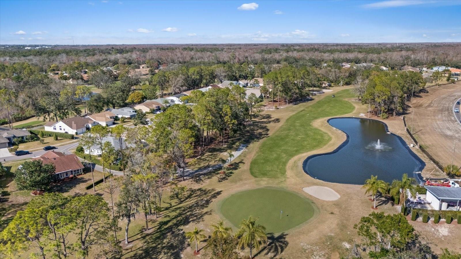 Listing photo id 6 for 9652 Oakwood Hills Court