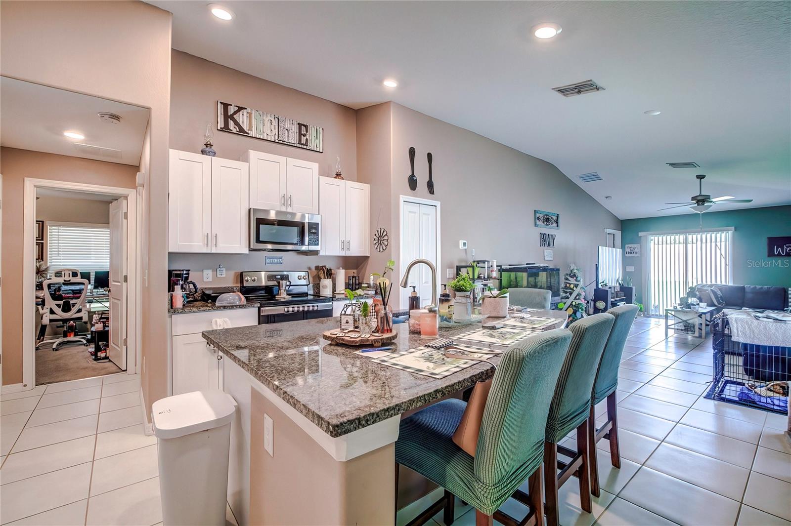 Image 2 of 39 For 680 Argyll Drive