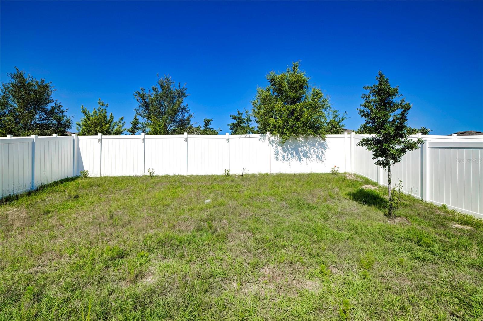 Image 23 of 39 For 680 Argyll Drive