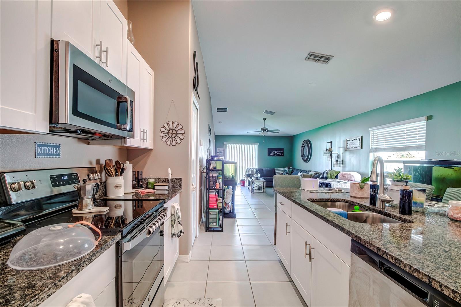 Image 3 of 39 For 680 Argyll Drive