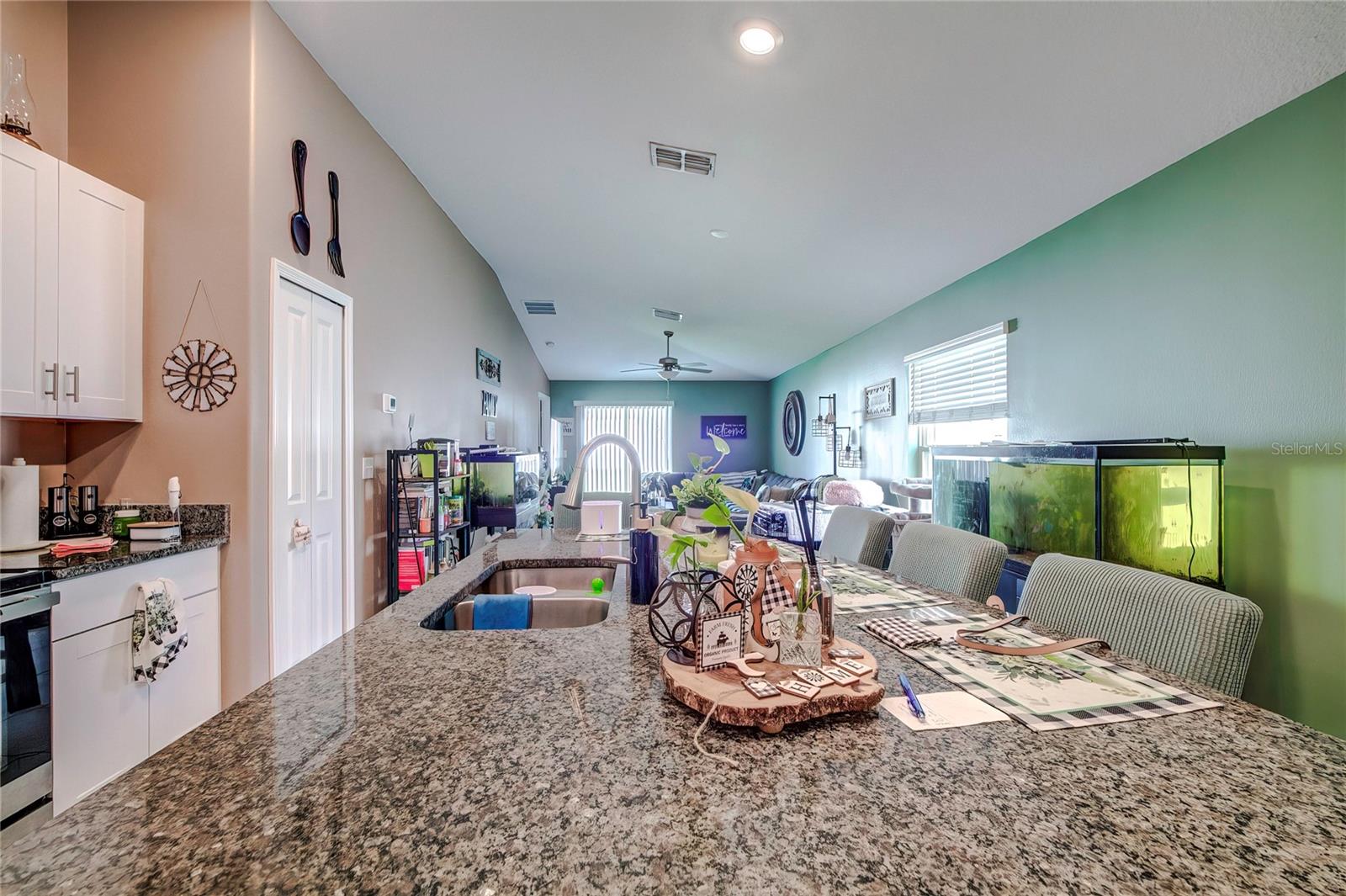 Image 6 of 39 For 680 Argyll Drive