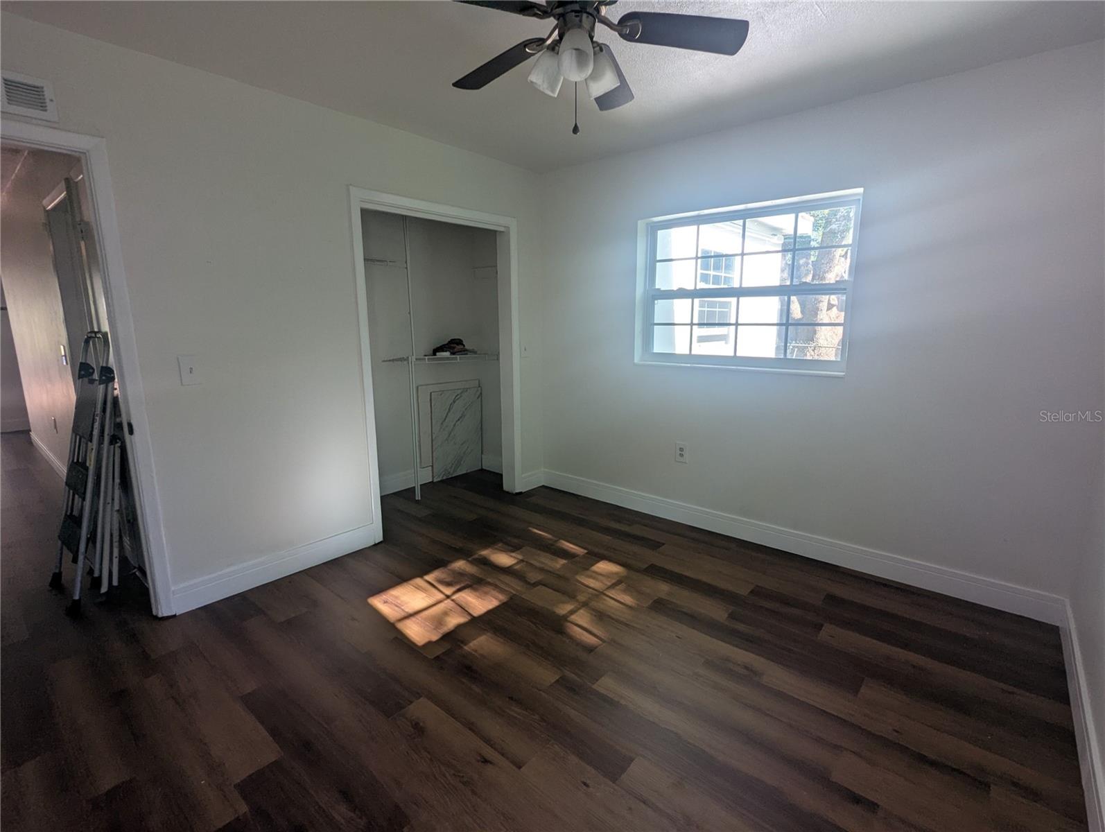 Image 11 of 18 For 404 East Avenue