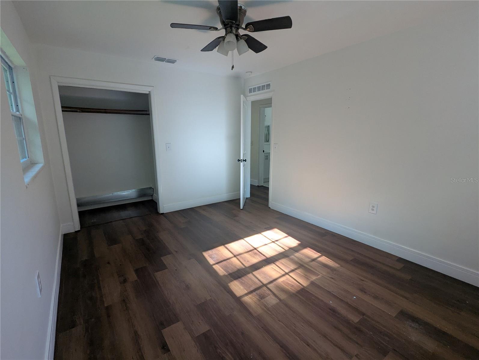 Image 13 of 18 For 404 East Avenue