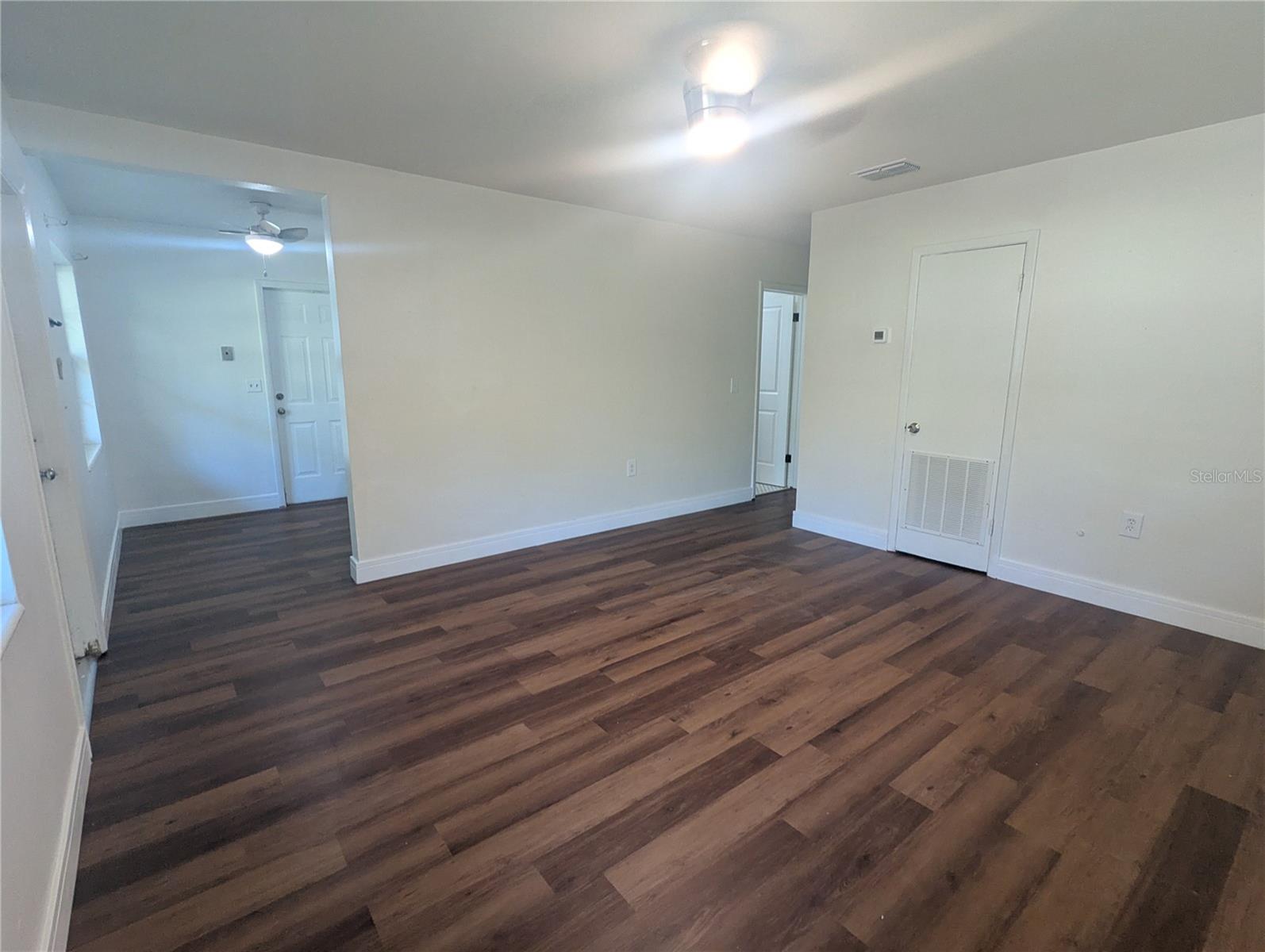 Image 16 of 18 For 404 East Avenue