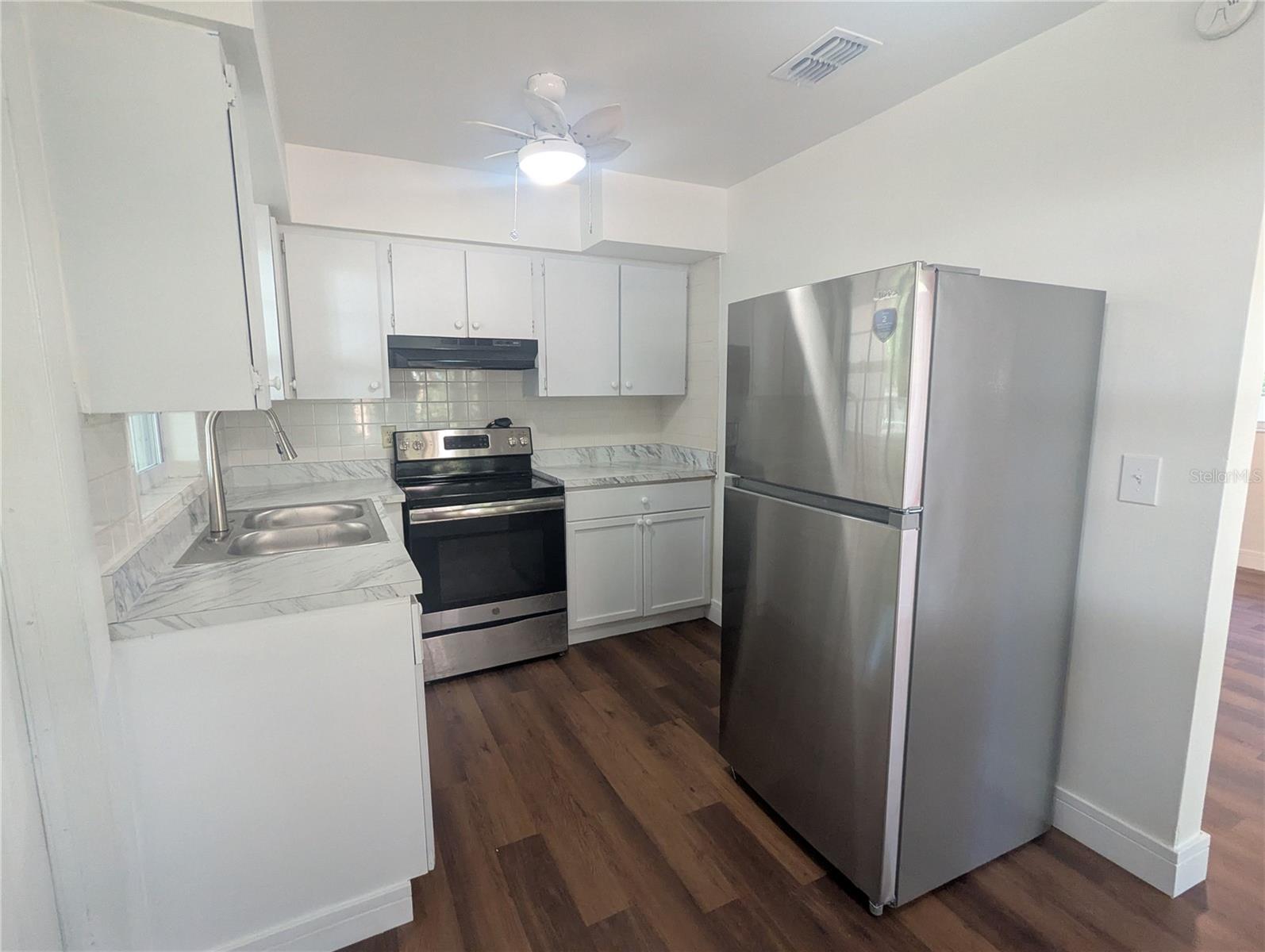 Image 4 of 18 For 404 East Avenue