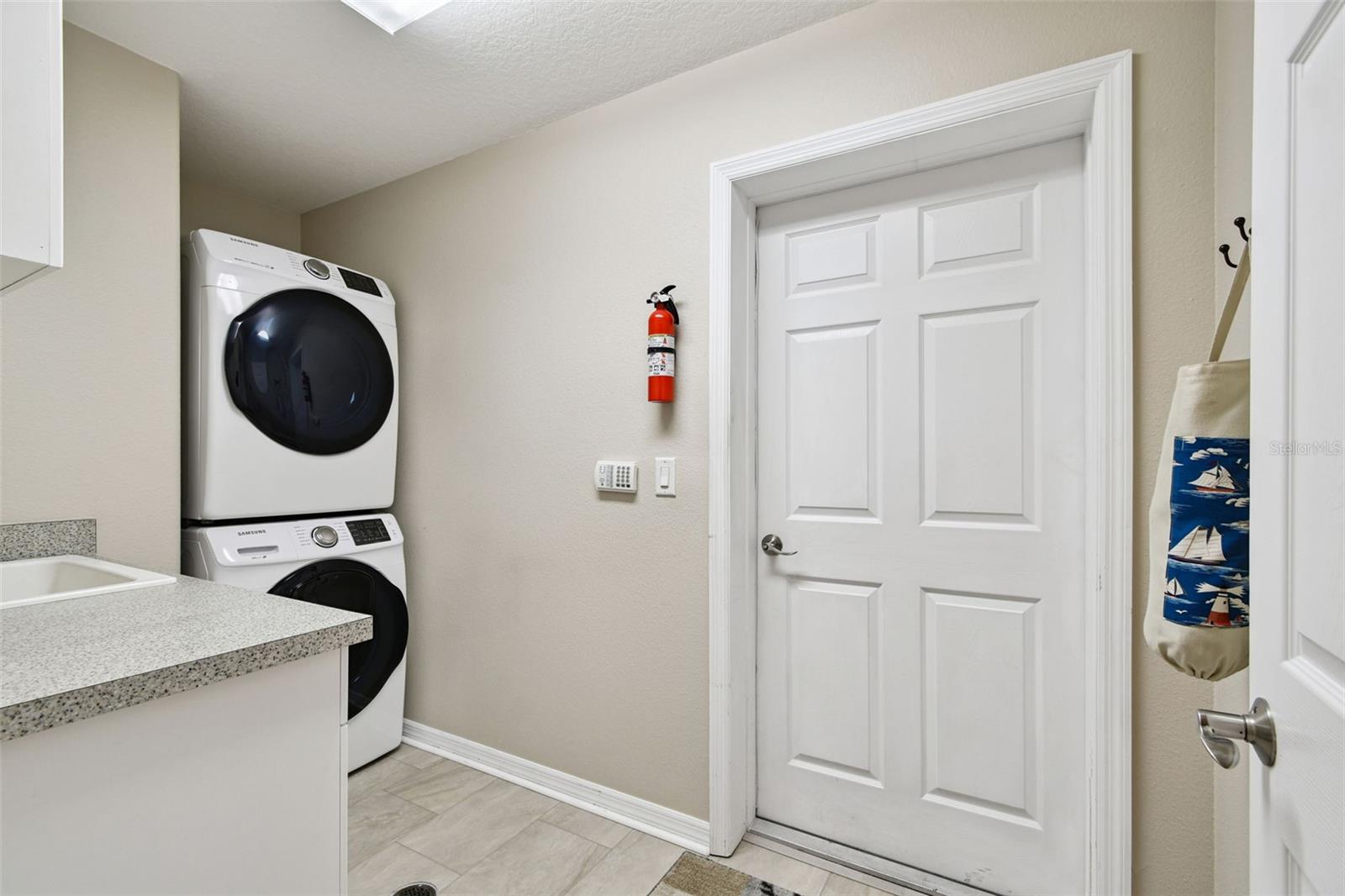 Image 33 of 49 For 3655 Square West Lane 9