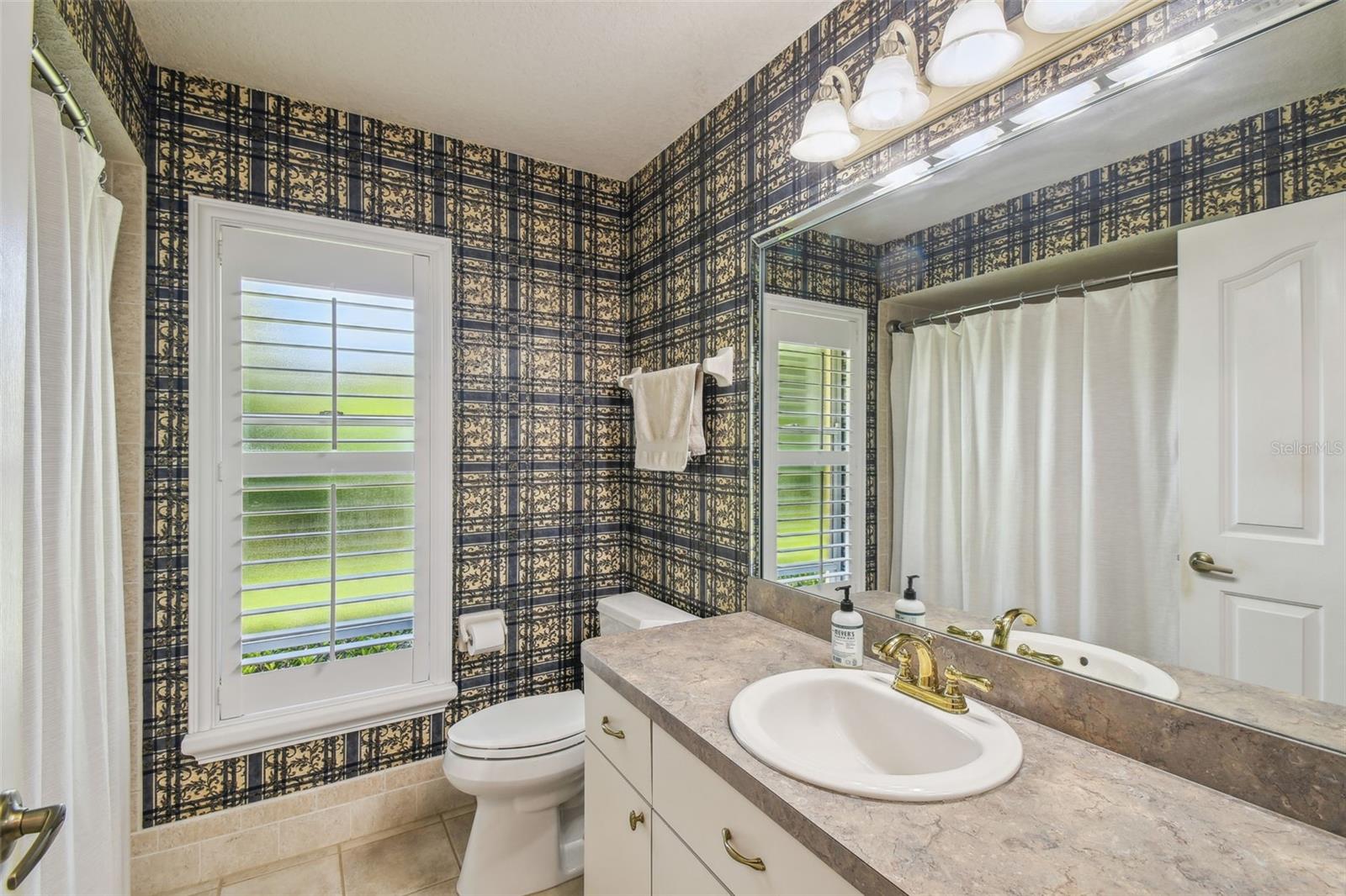 Image 13 of 98 For 18502 Winding Oaks Boulevard