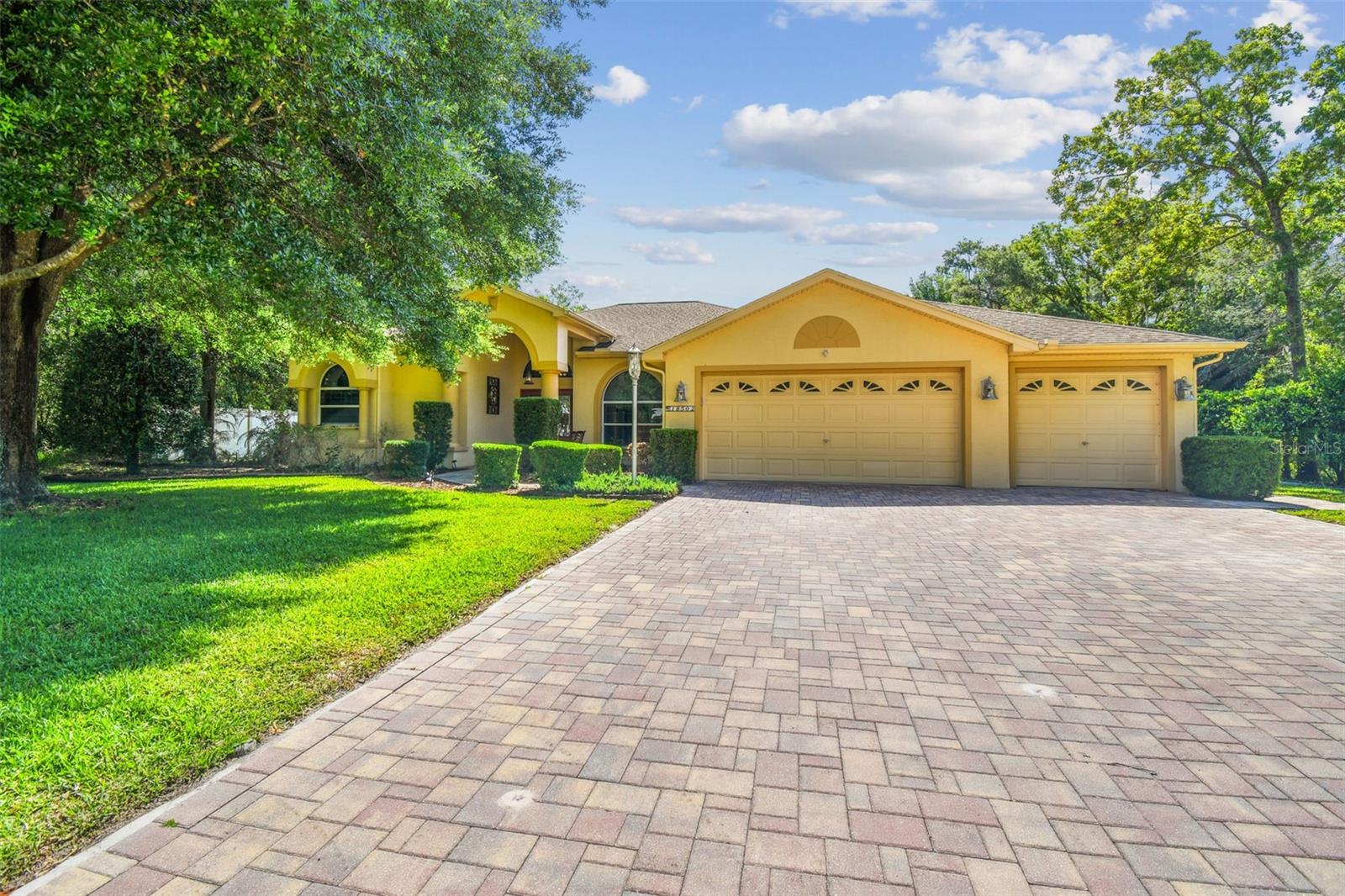 Image 4 of 98 For 18502 Winding Oaks Boulevard