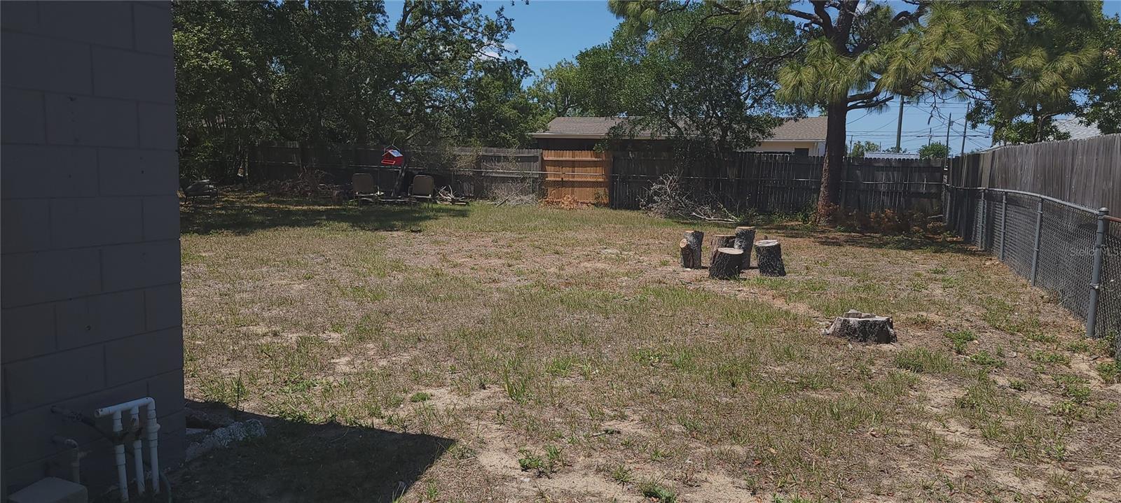 Listing photo id 13 for 10347 Caspian Street
