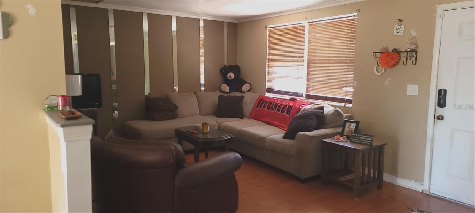 Listing photo id 1 for 10347 Caspian Street