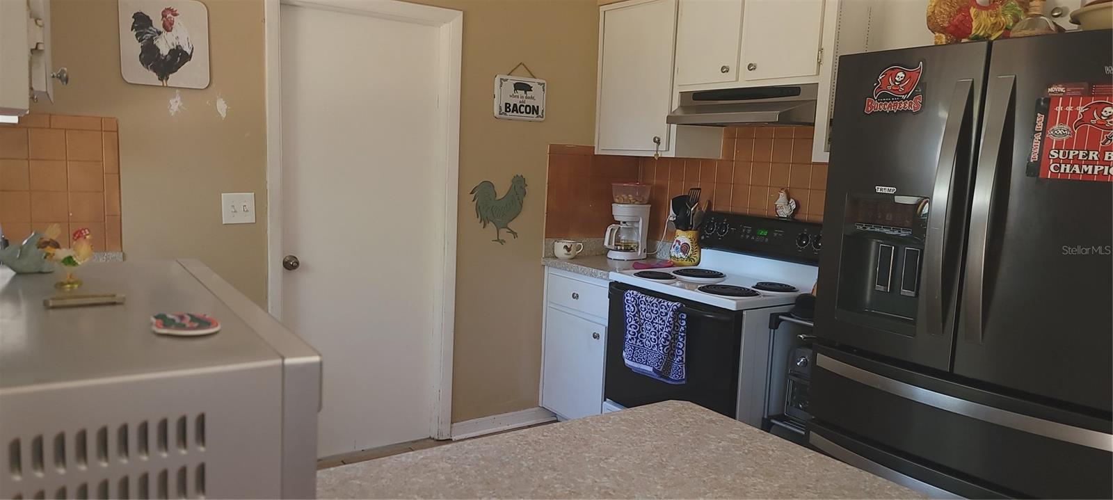 Listing photo id 3 for 10347 Caspian Street