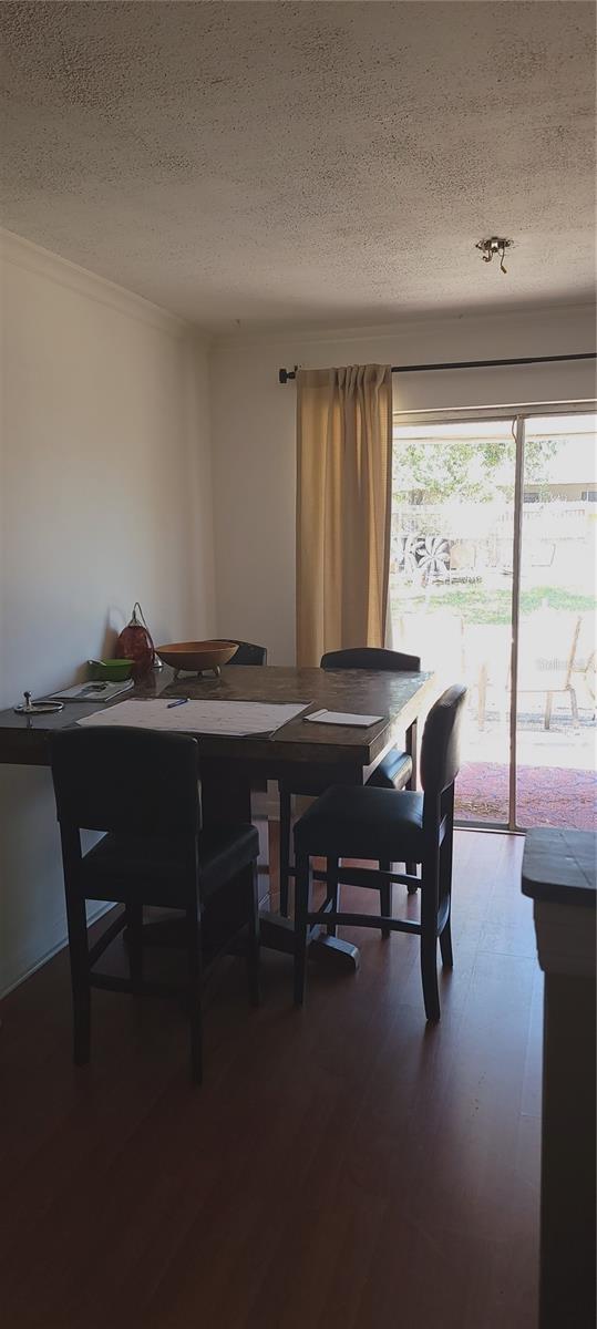 Listing photo id 4 for 10347 Caspian Street
