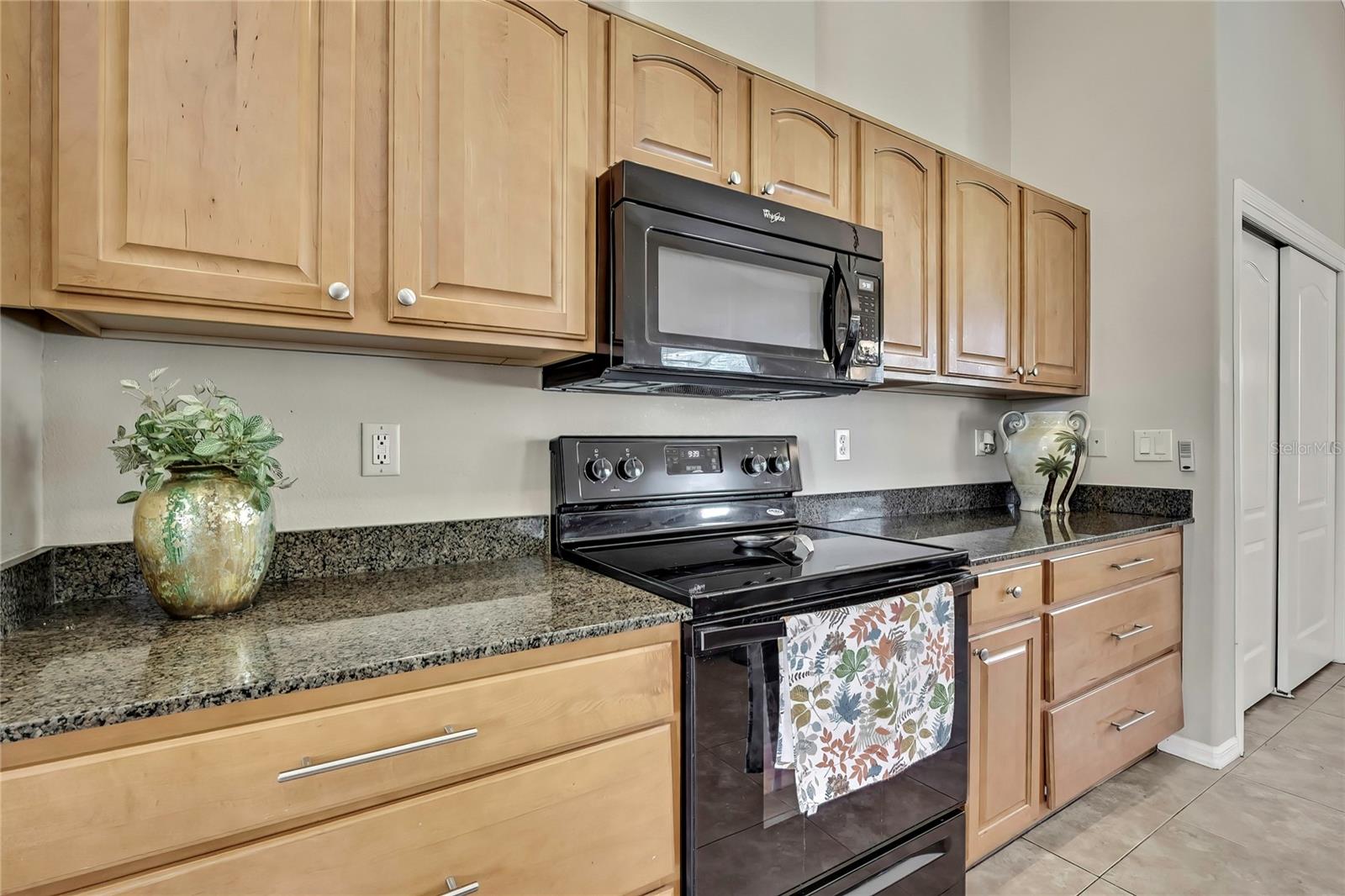 Image 12 of 49 For 11336 Flower Avenue
