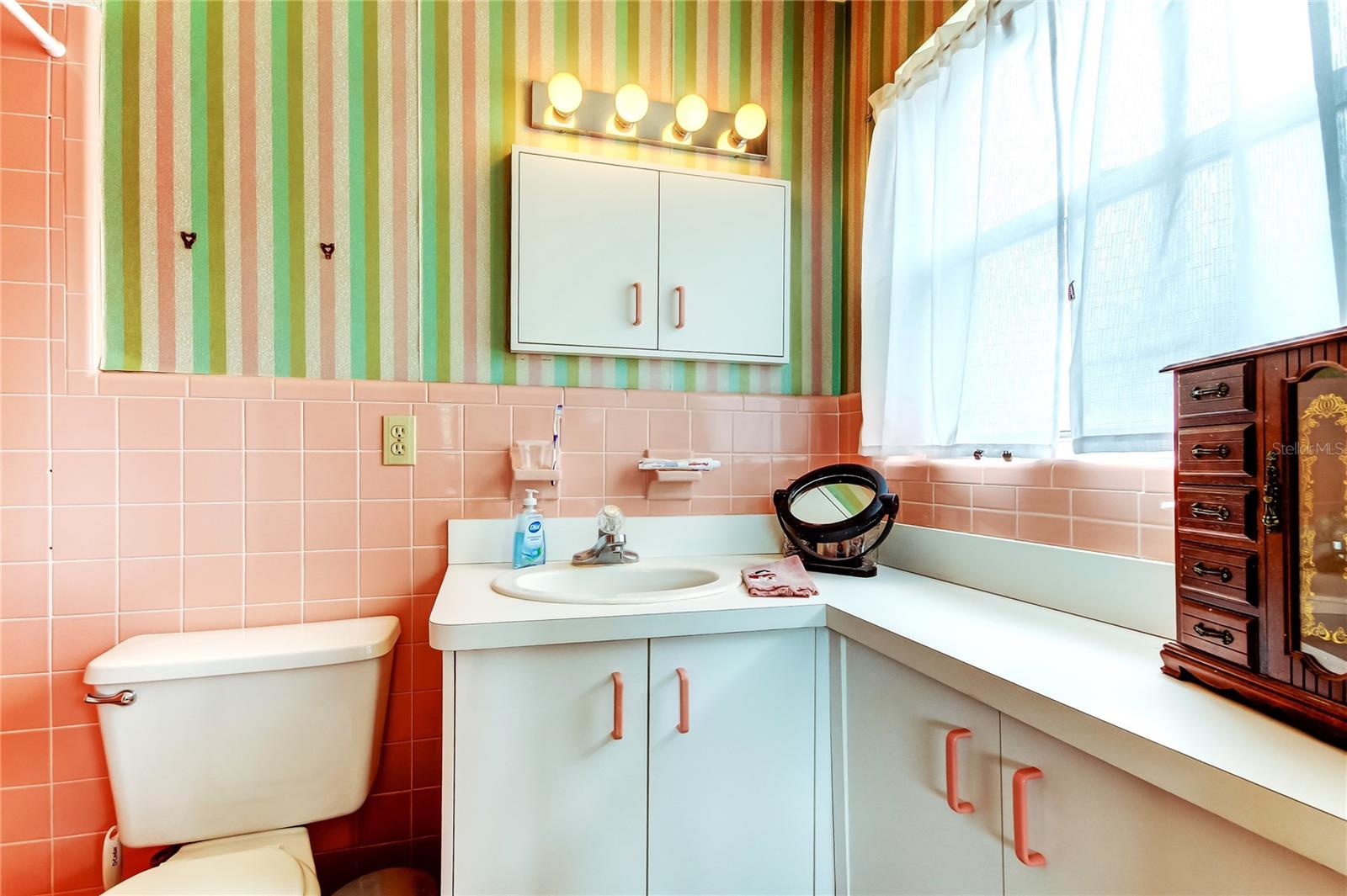 Listing photo id 10 for 1919 Harpoon Drive