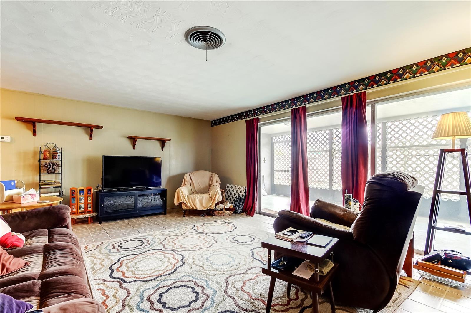 Listing photo id 3 for 1919 Harpoon Drive
