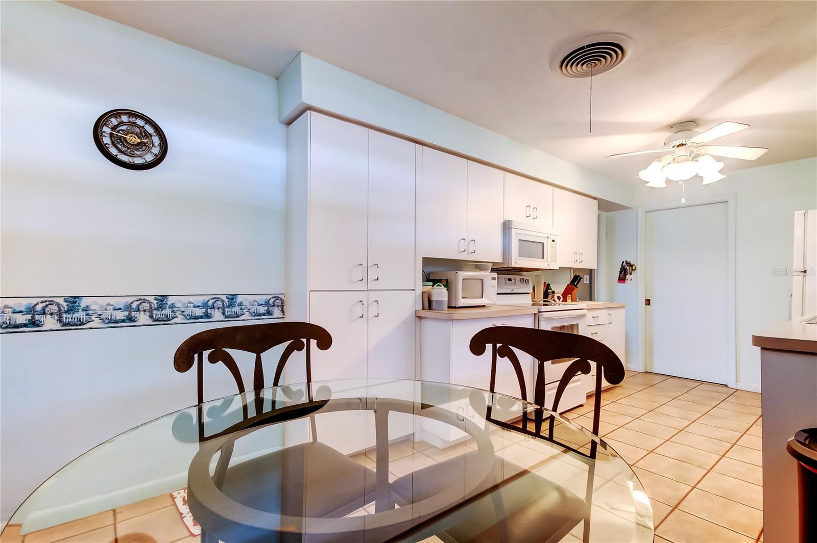 Listing photo id 4 for 1919 Harpoon Drive