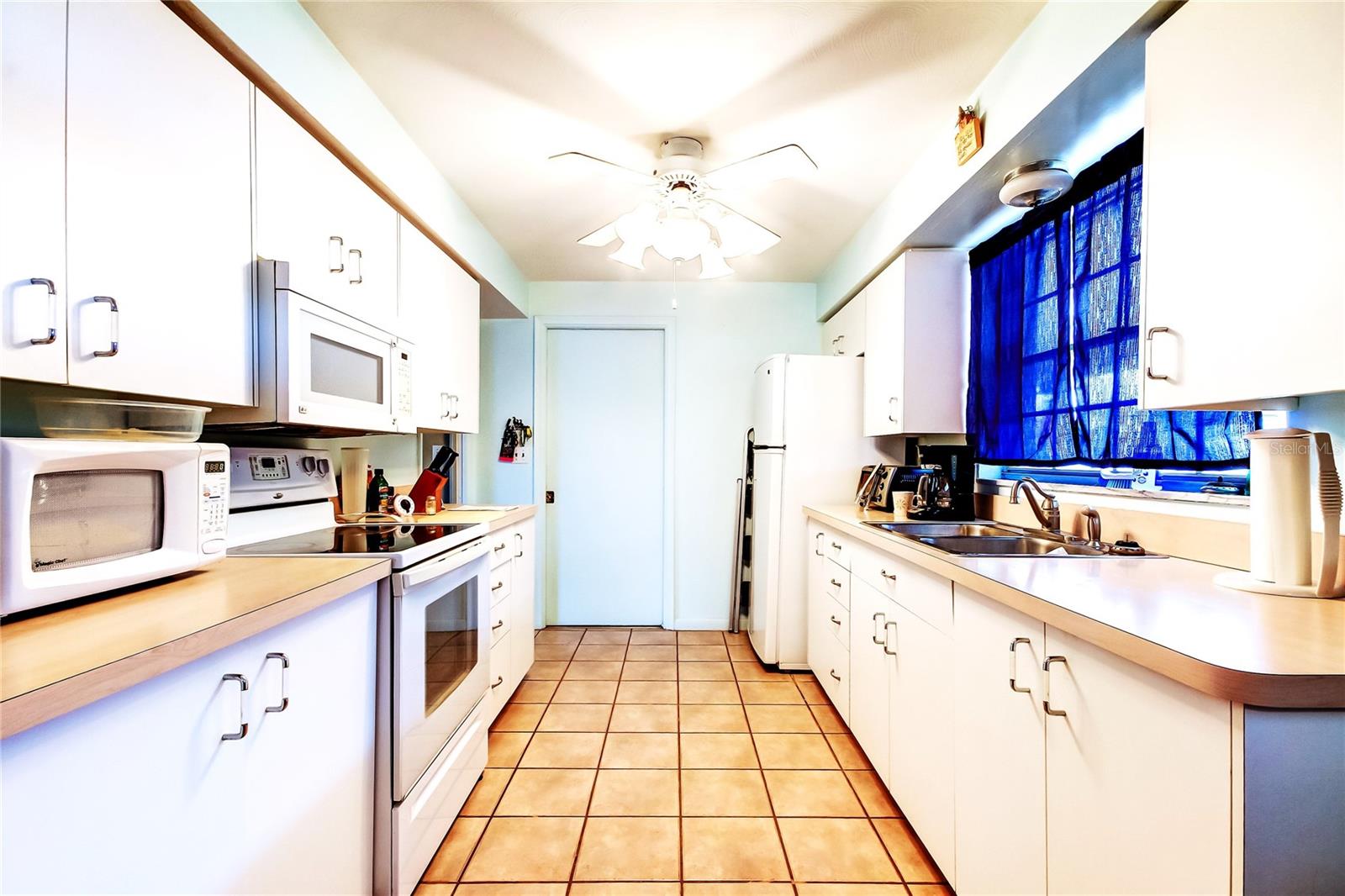 Listing photo id 7 for 1919 Harpoon Drive