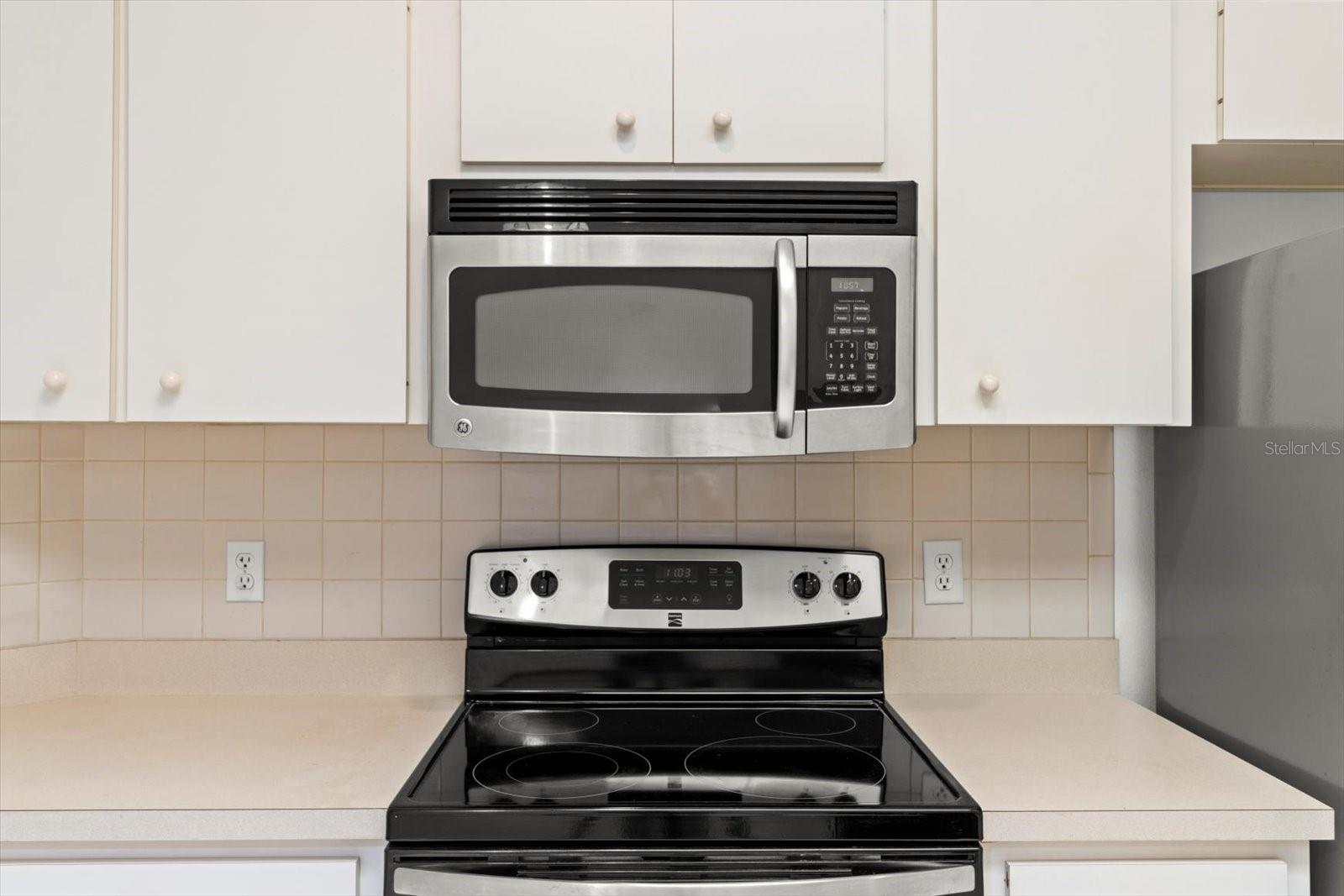 Listing photo id 11 for 6693 Kingsbury Lane