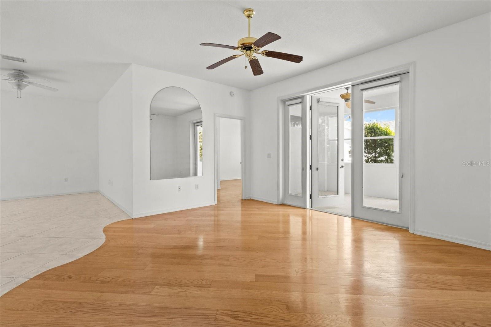 Listing photo id 16 for 6693 Kingsbury Lane