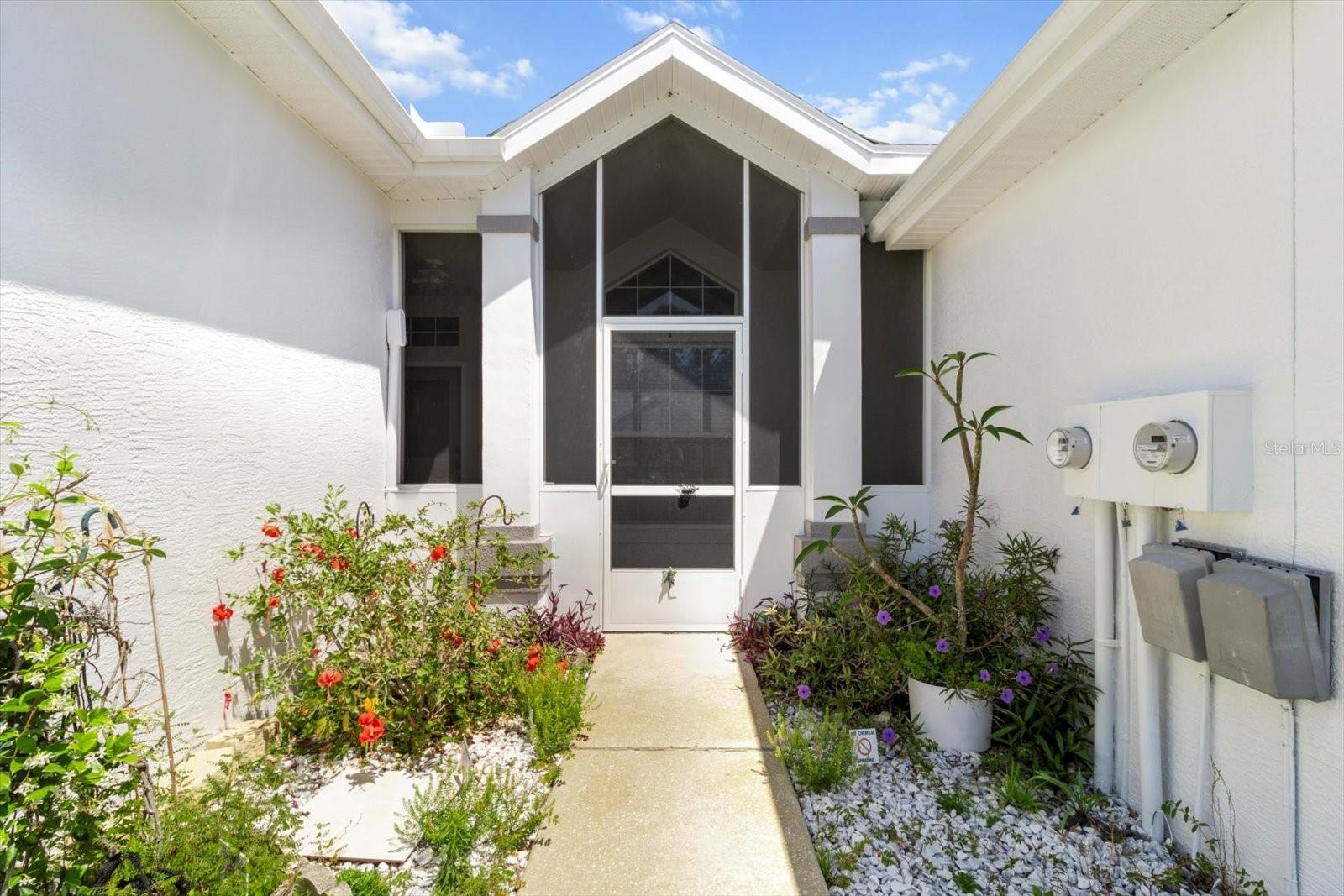Listing photo id 0 for 6693 Kingsbury Lane