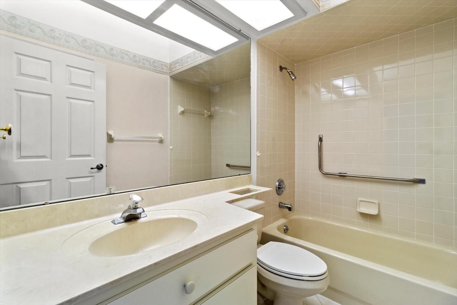 Listing photo id 21 for 6693 Kingsbury Lane