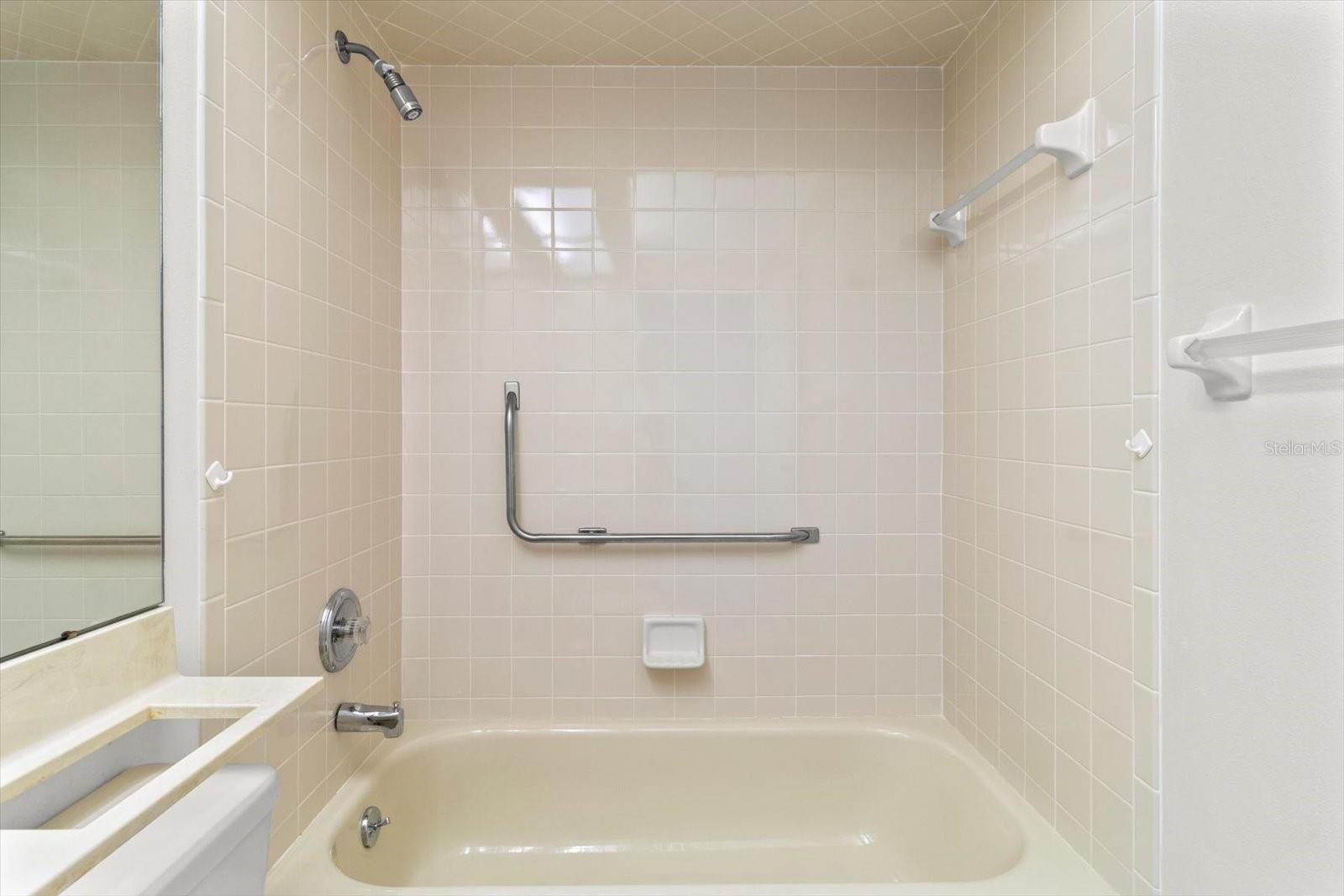 Listing photo id 22 for 6693 Kingsbury Lane