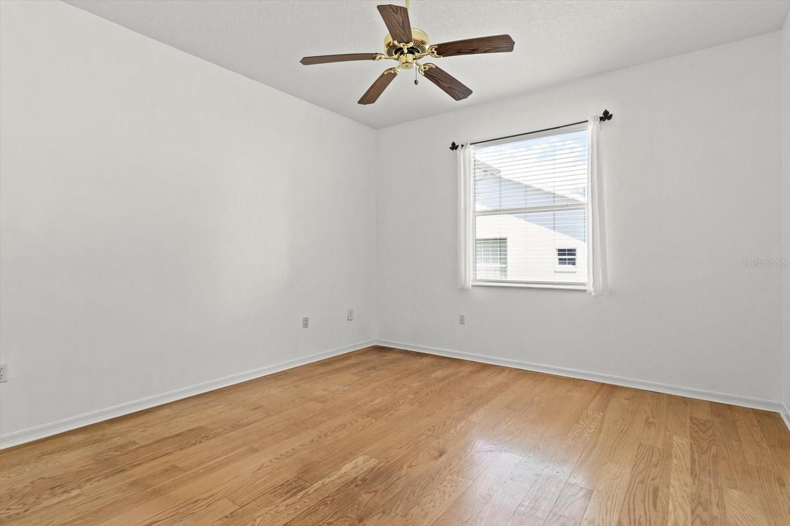 Listing photo id 24 for 6693 Kingsbury Lane