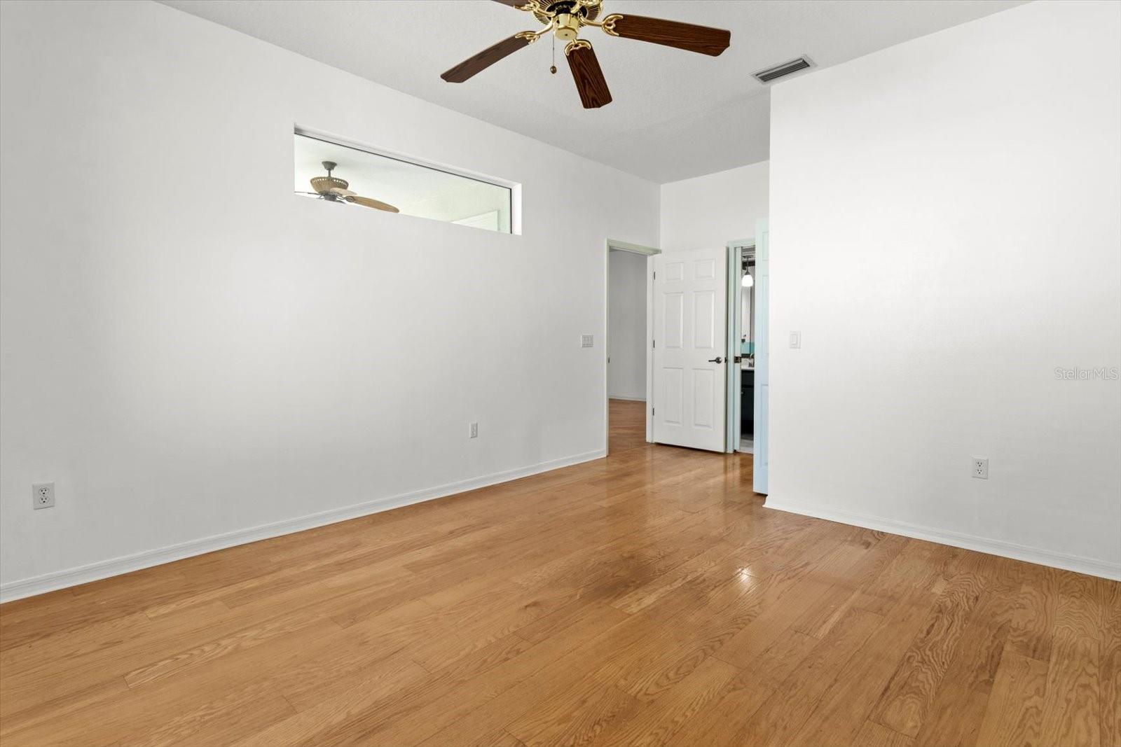 Listing photo id 26 for 6693 Kingsbury Lane