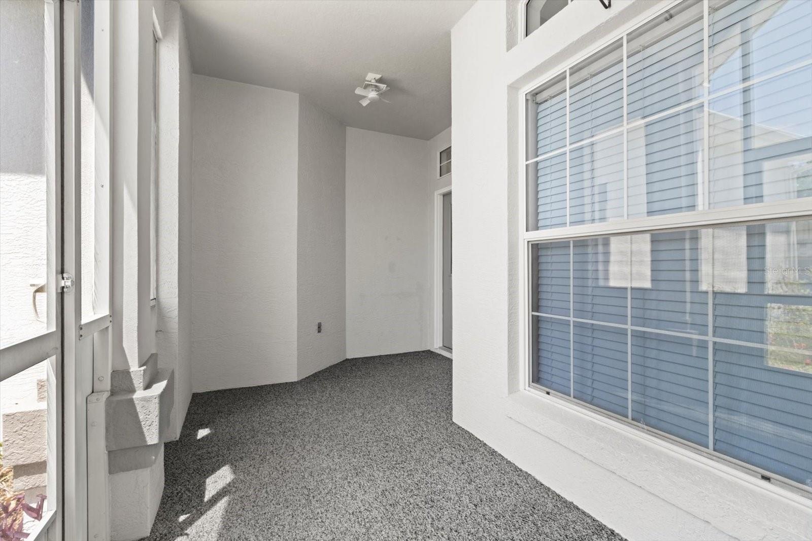 Listing photo id 1 for 6693 Kingsbury Lane