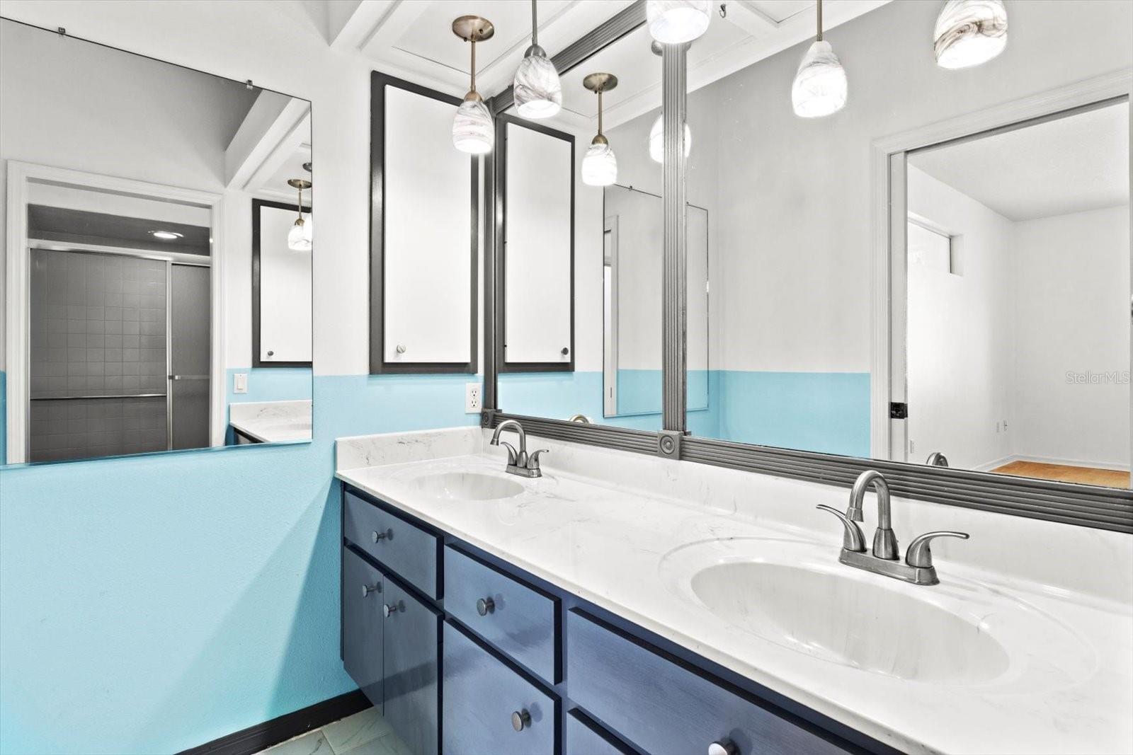 Listing photo id 28 for 6693 Kingsbury Lane