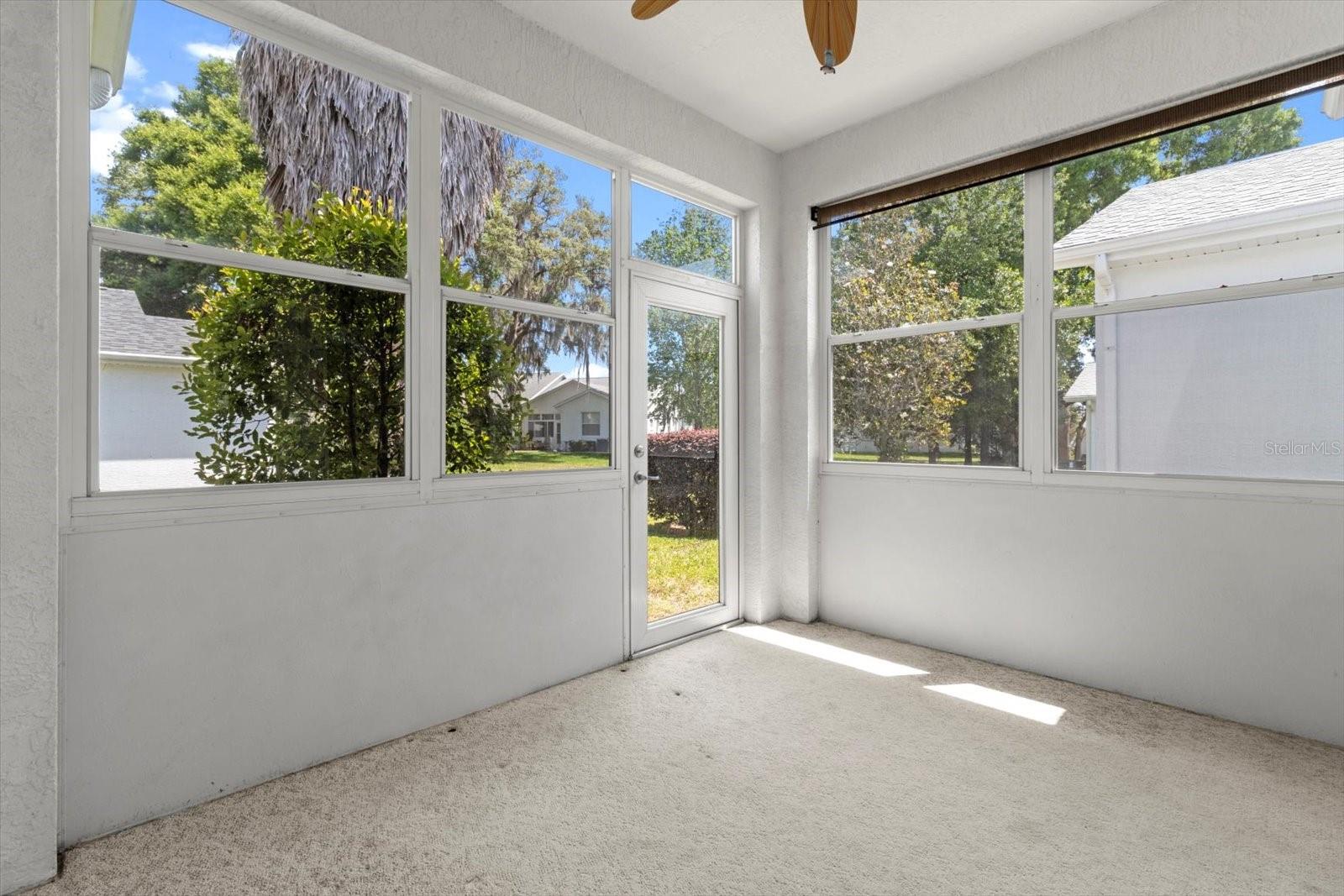 Listing photo id 33 for 6693 Kingsbury Lane