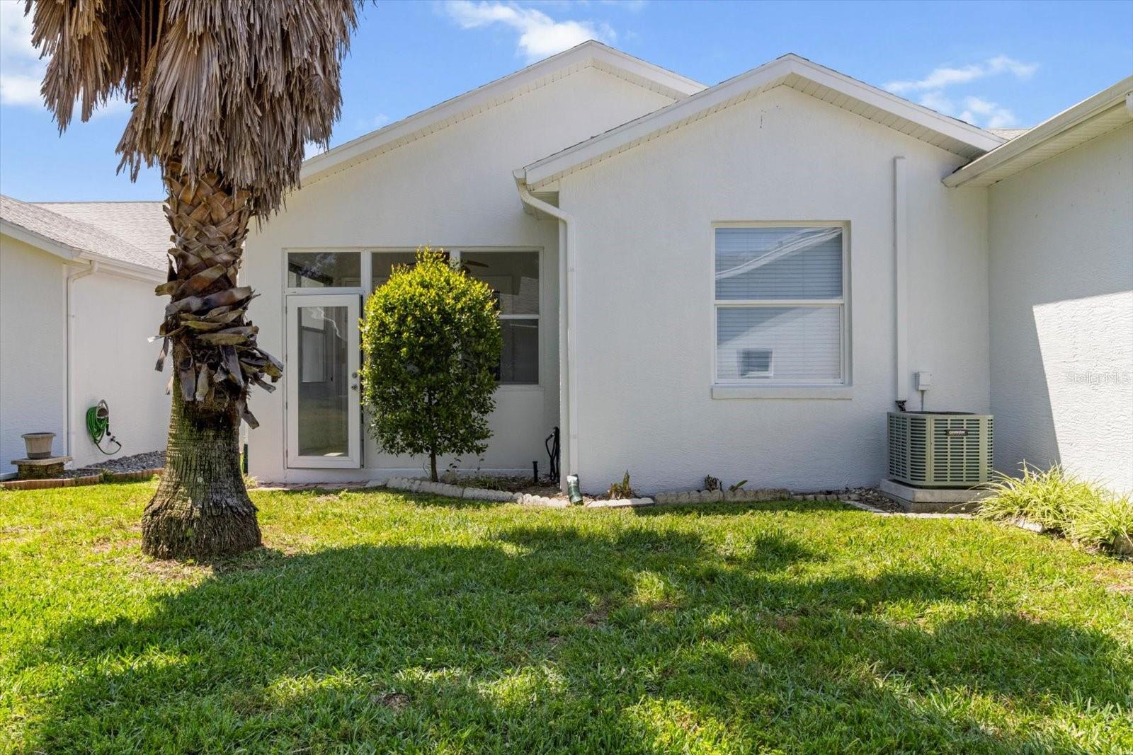 Listing photo id 37 for 6693 Kingsbury Lane