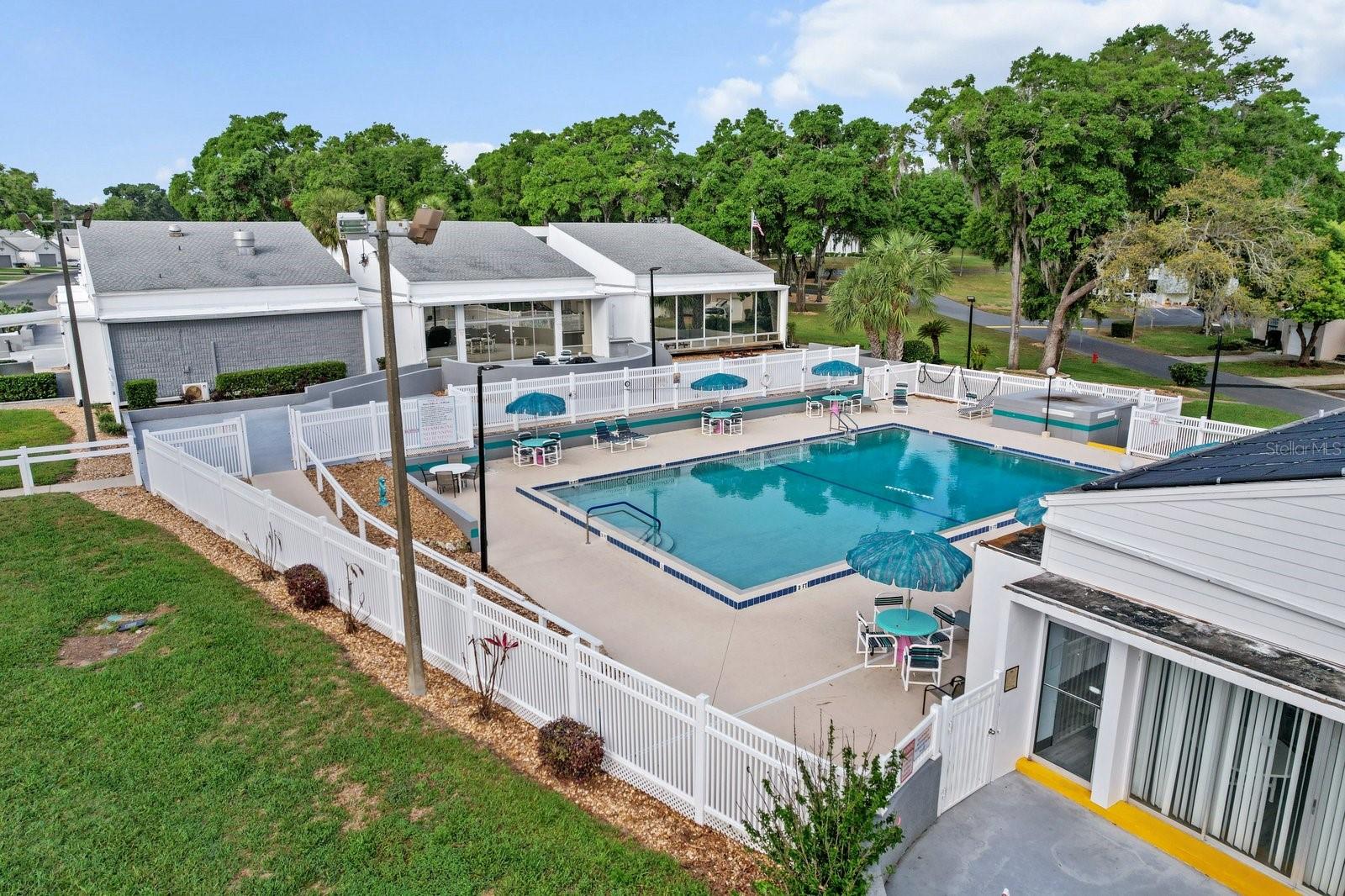 Listing photo id 41 for 6693 Kingsbury Lane