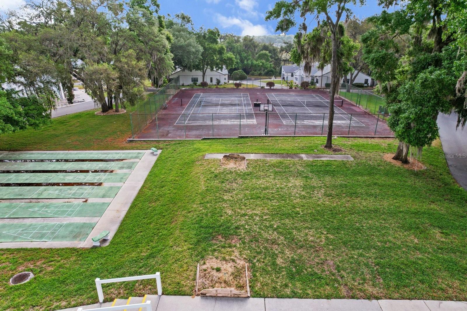 Listing photo id 42 for 6693 Kingsbury Lane