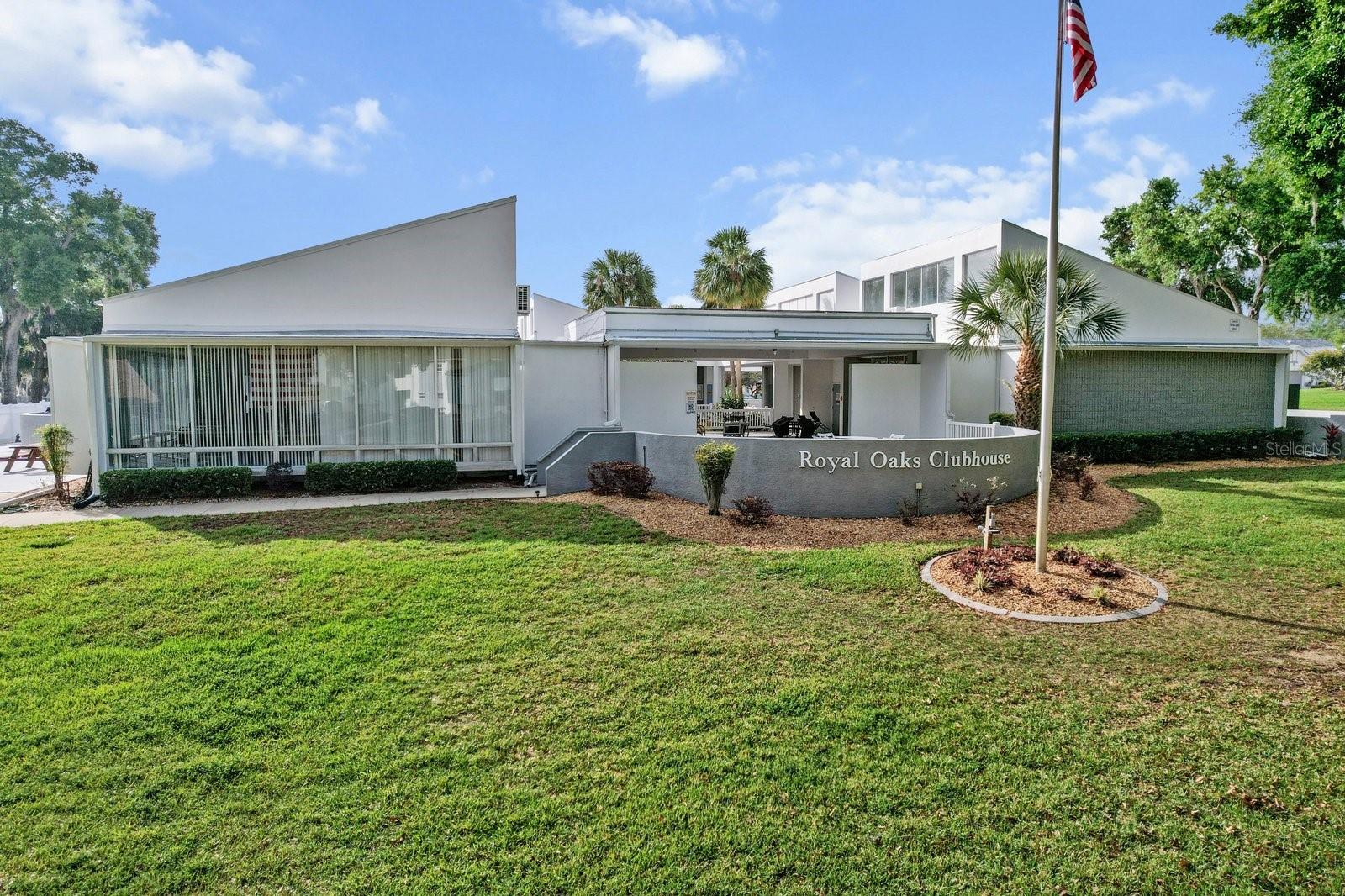 Listing photo id 44 for 6693 Kingsbury Lane