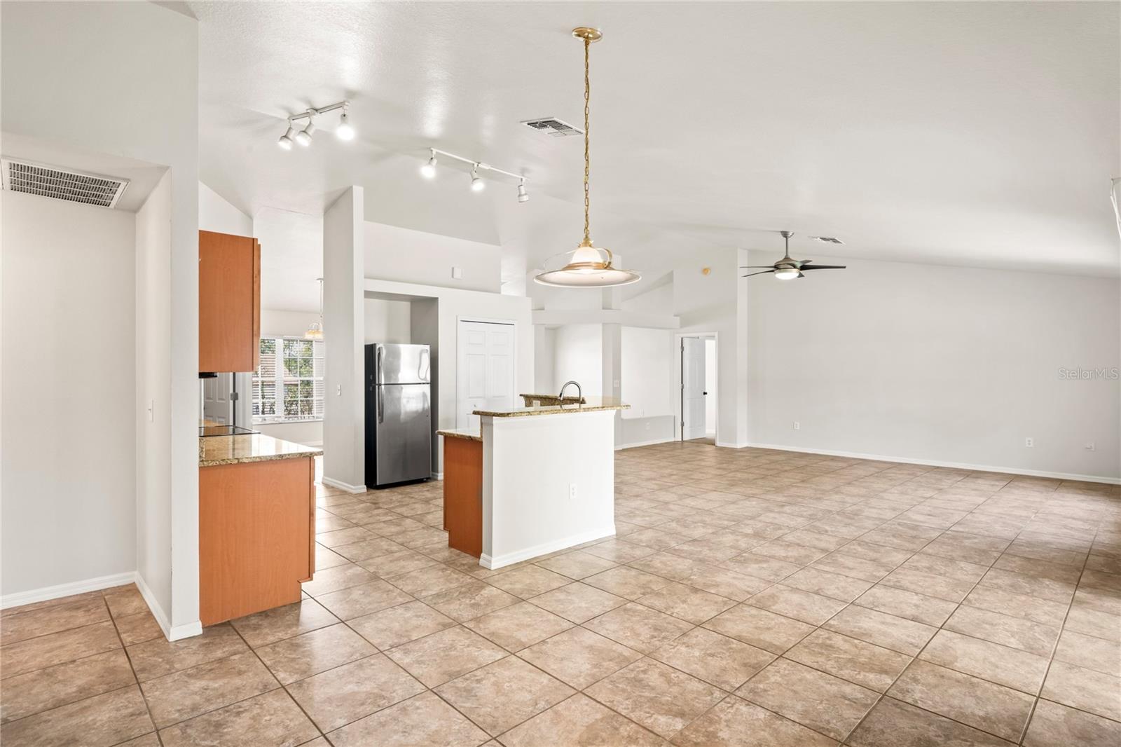 Listing photo id 8 for 13098 Hanley Drive
