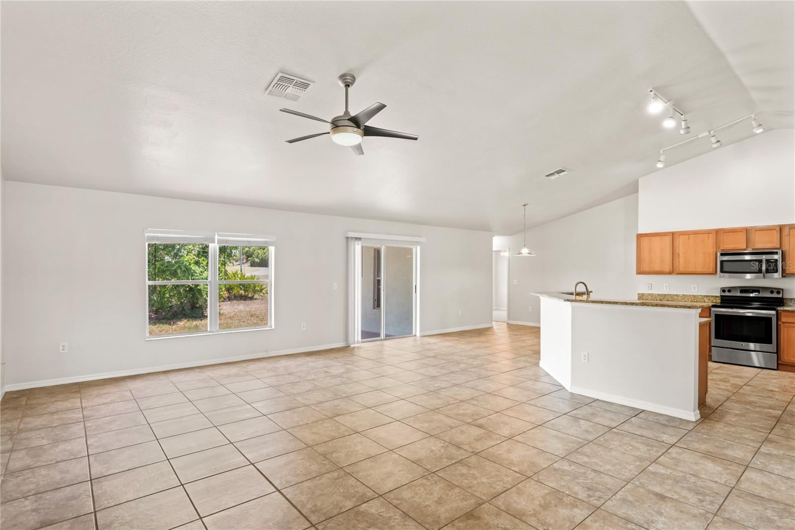 Listing photo id 9 for 13098 Hanley Drive
