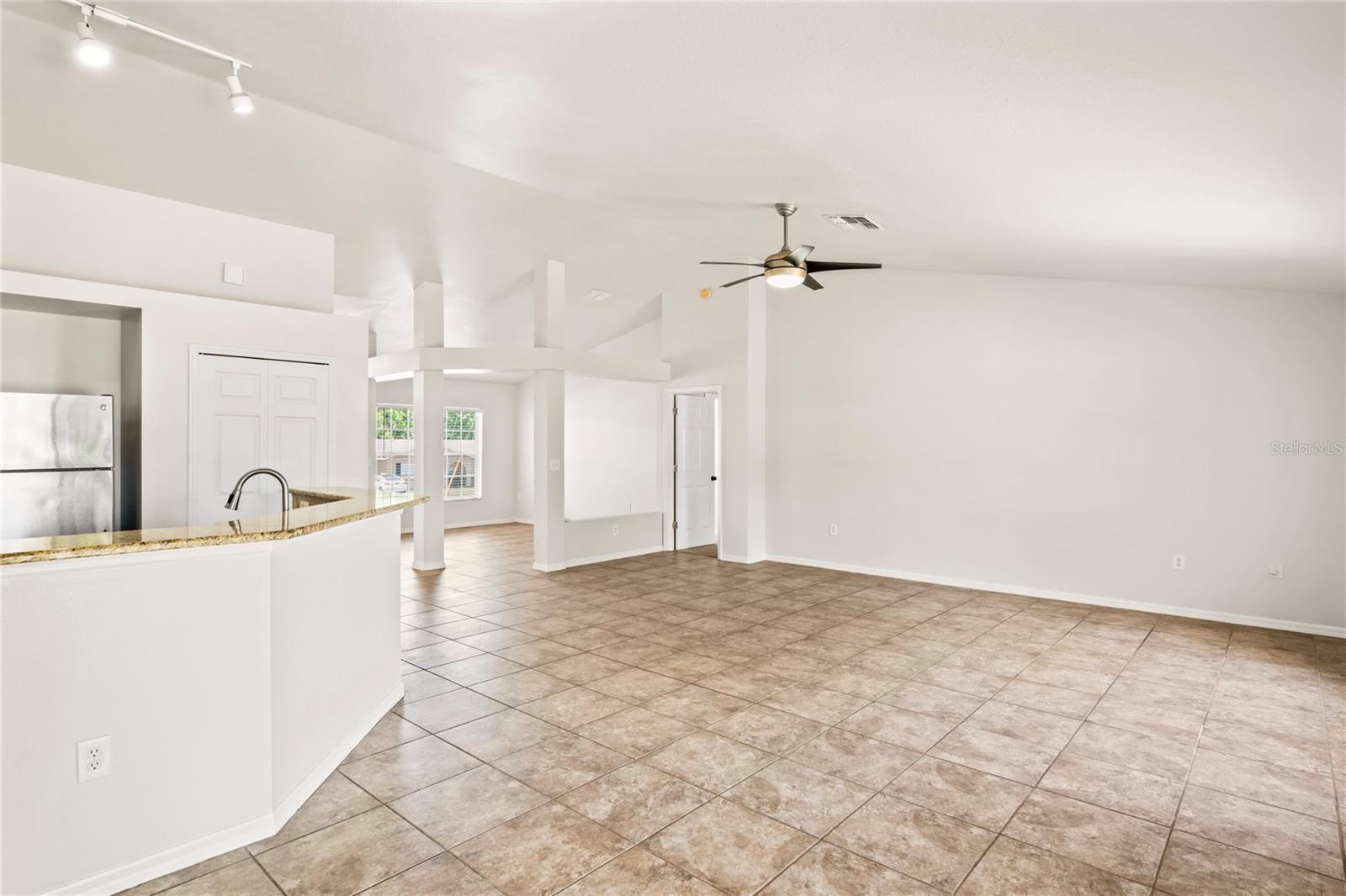 Listing photo id 10 for 13098 Hanley Drive