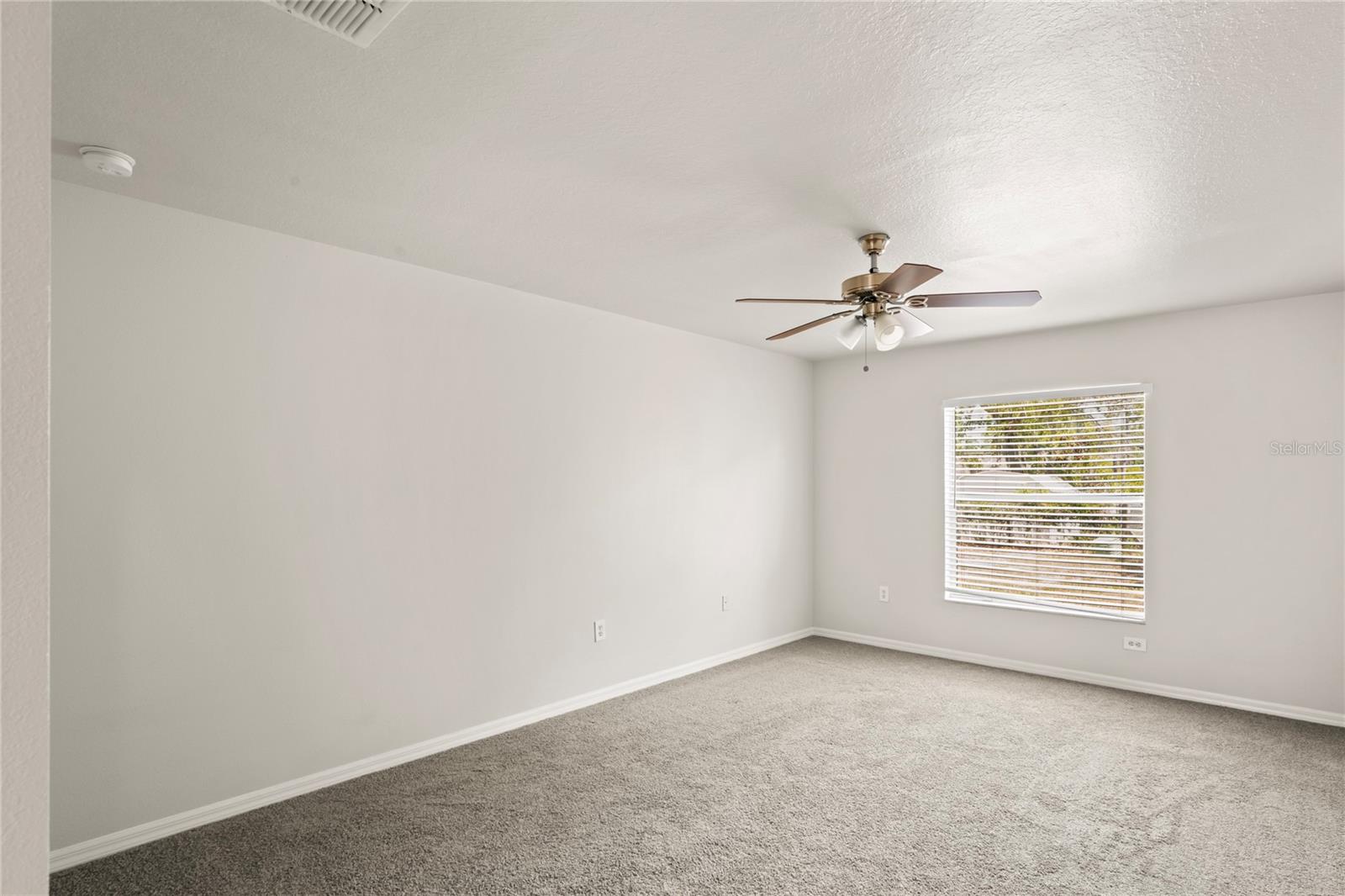 Listing photo id 11 for 13098 Hanley Drive