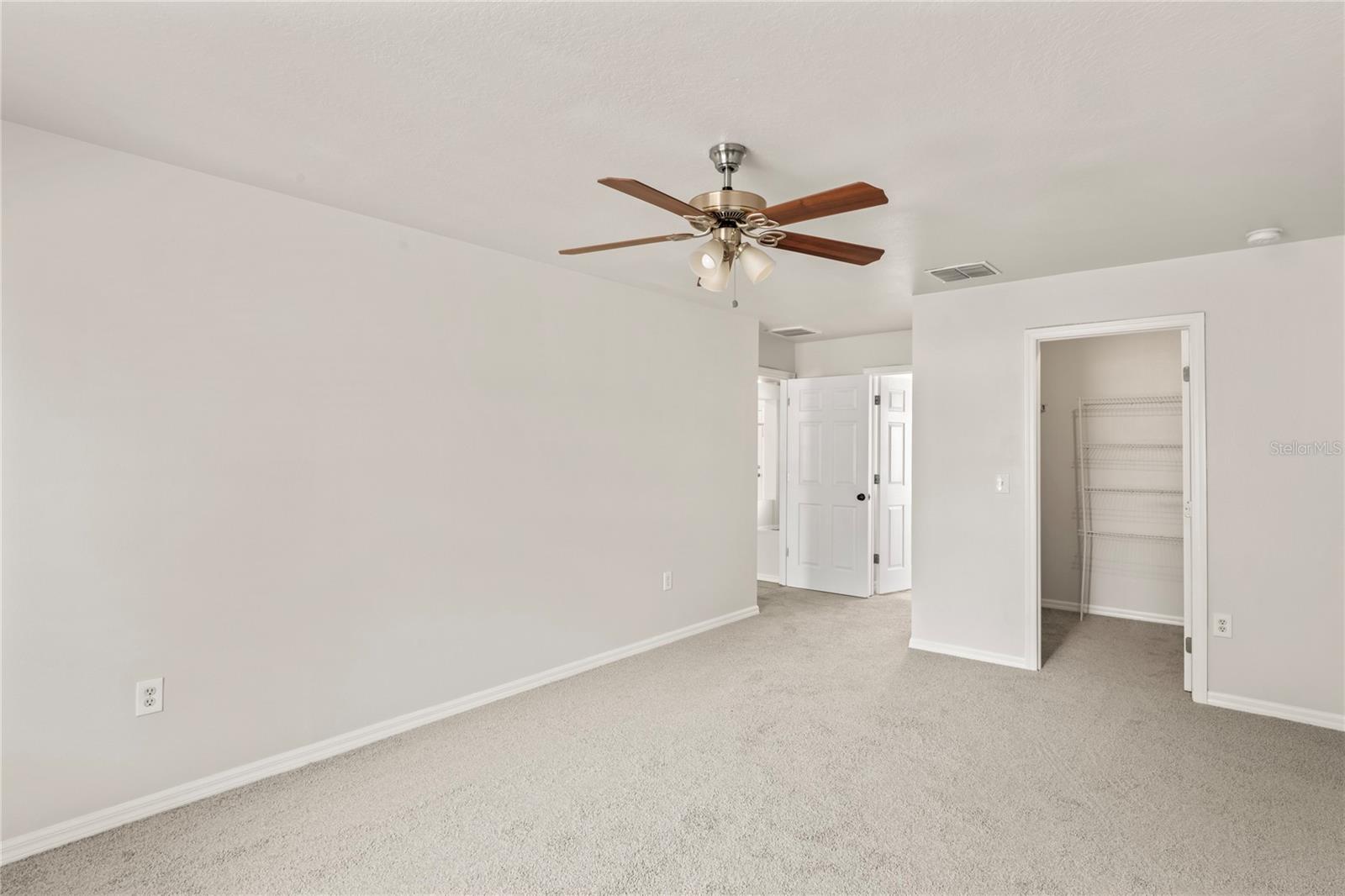 Listing photo id 12 for 13098 Hanley Drive