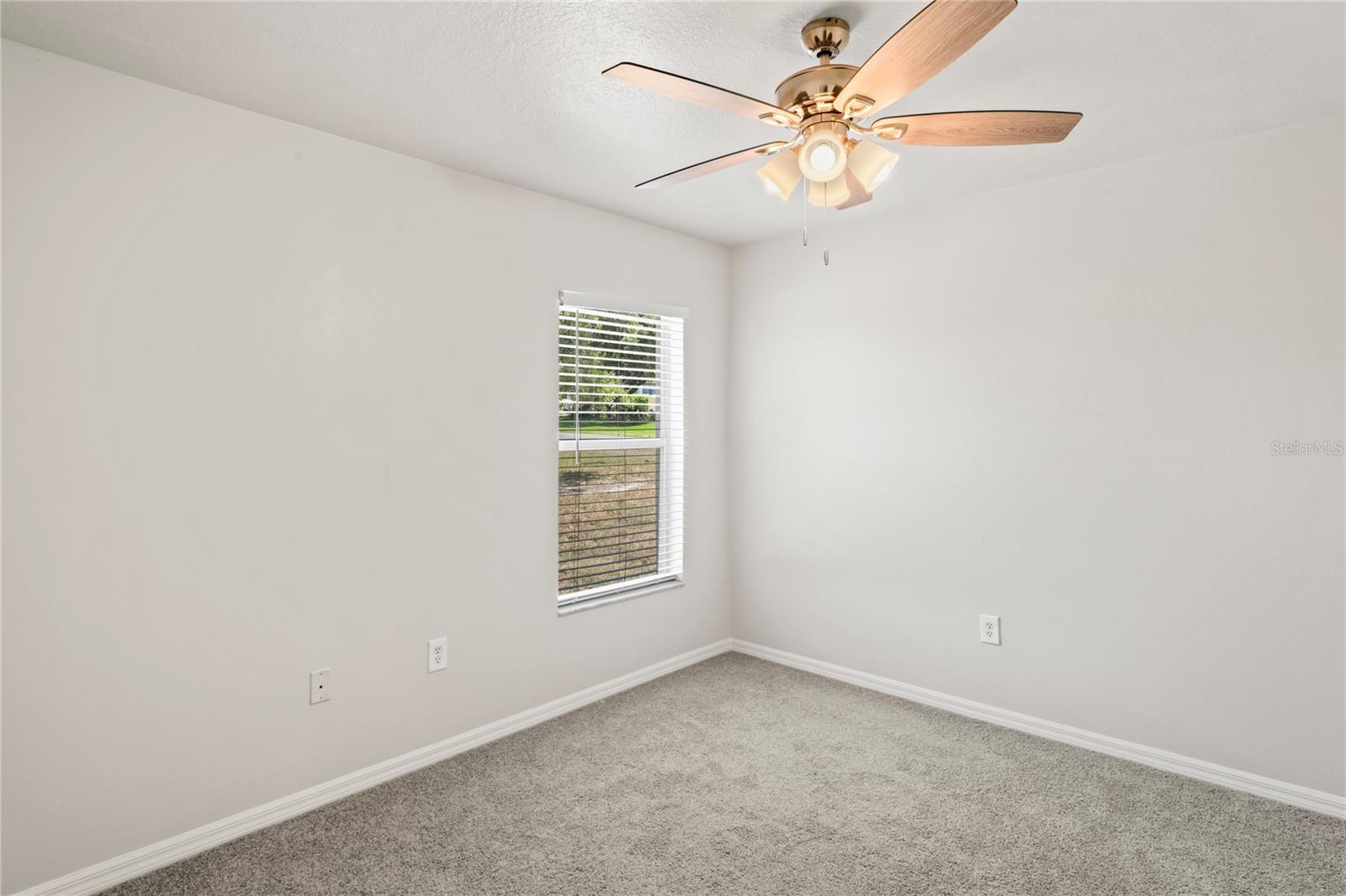 Listing photo id 15 for 13098 Hanley Drive