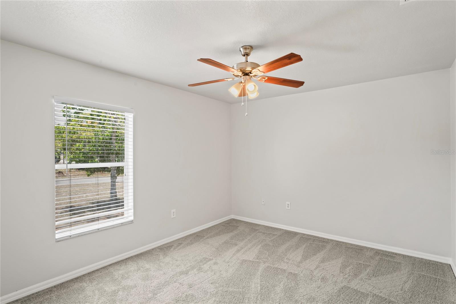 Listing photo id 16 for 13098 Hanley Drive