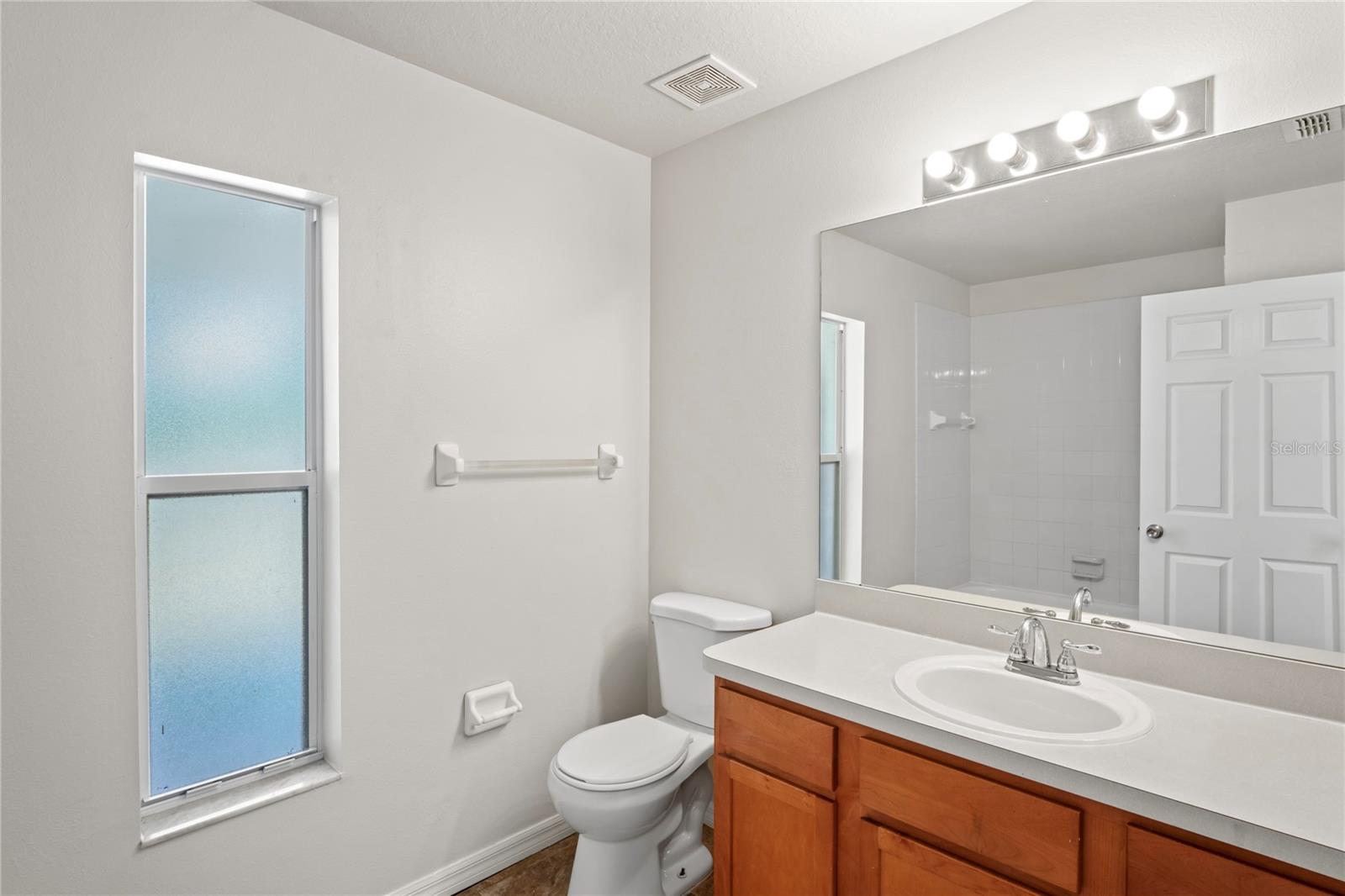 Listing photo id 18 for 13098 Hanley Drive