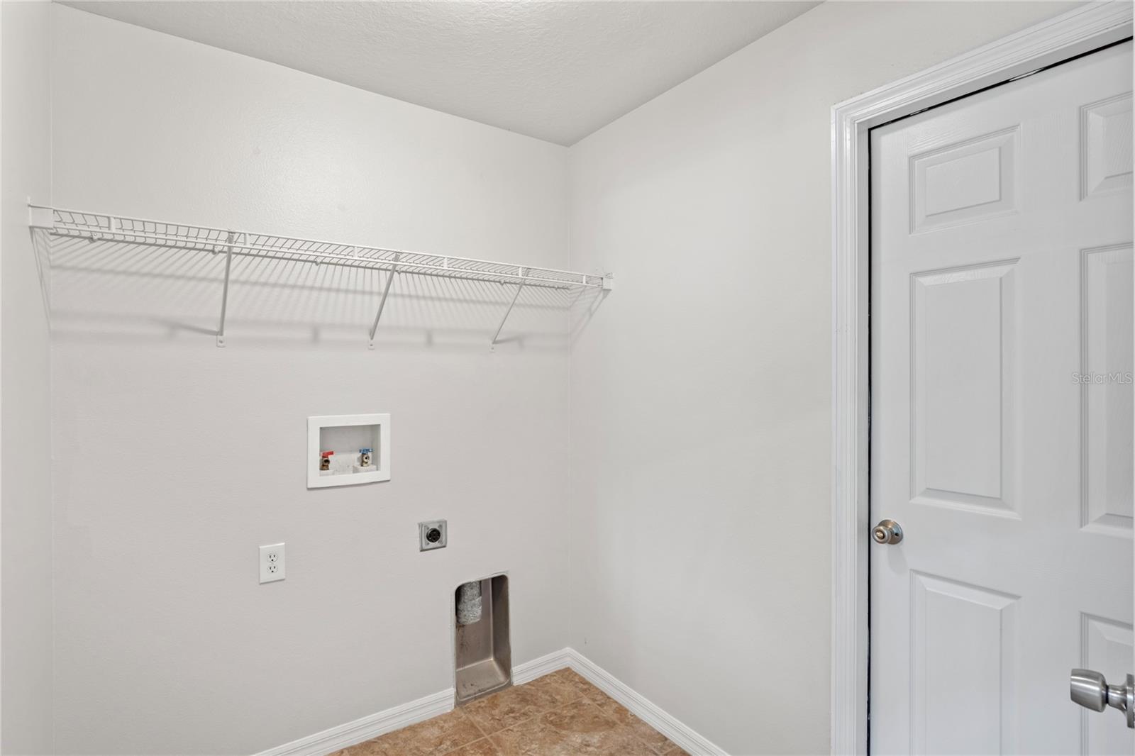 Listing photo id 19 for 13098 Hanley Drive
