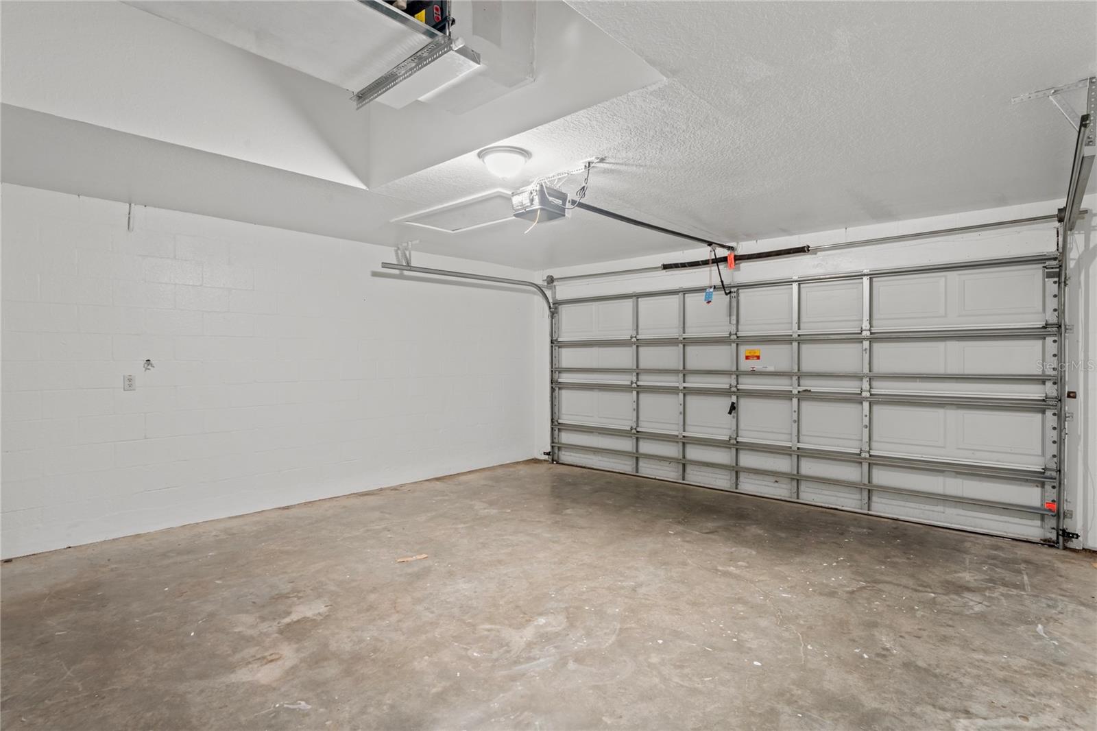 Listing photo id 20 for 13098 Hanley Drive