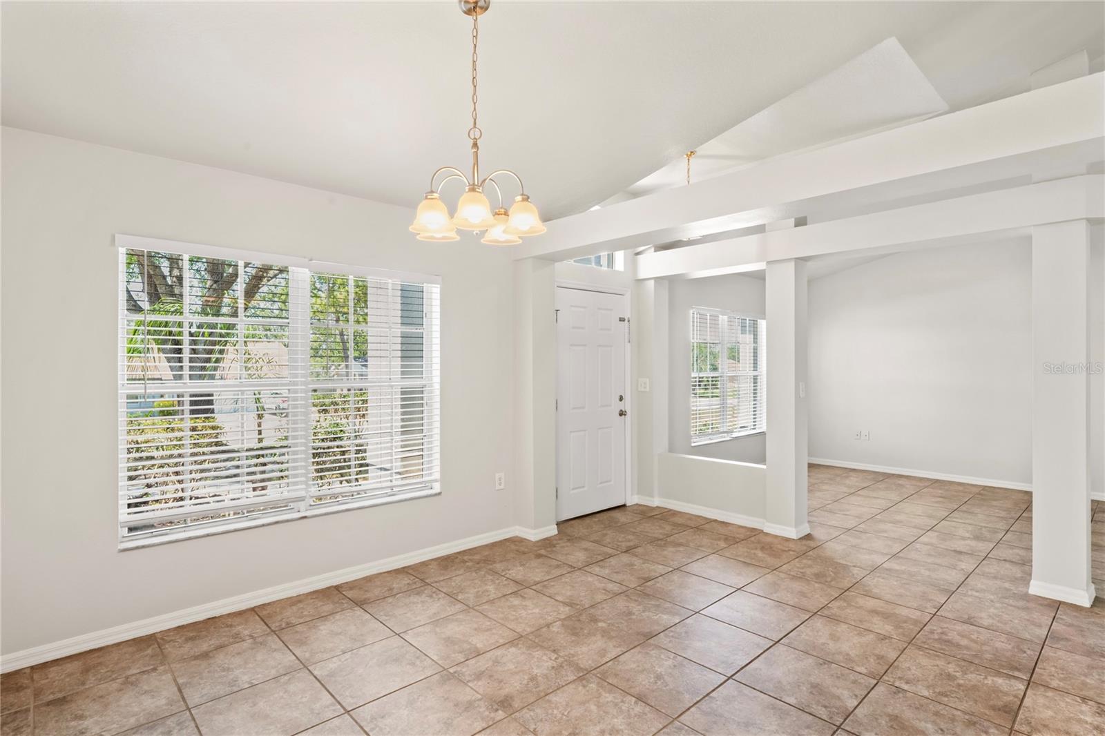 Listing photo id 4 for 13098 Hanley Drive