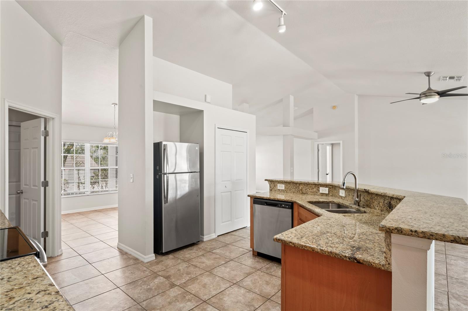 Listing photo id 5 for 13098 Hanley Drive