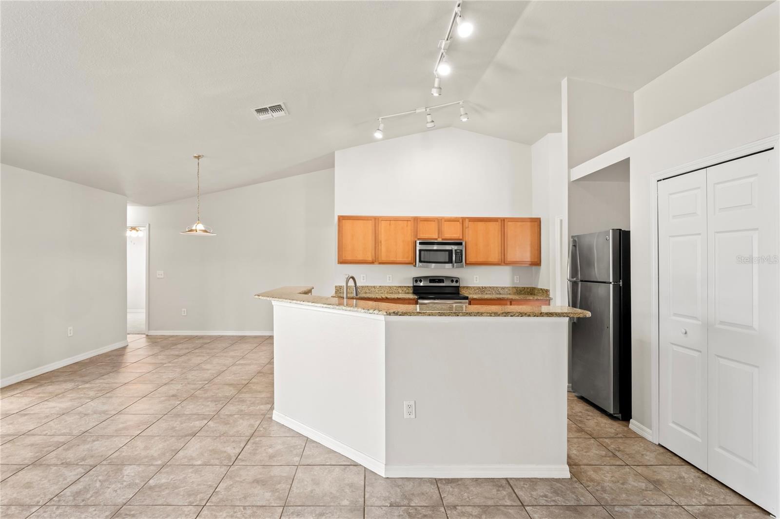 Listing photo id 7 for 13098 Hanley Drive