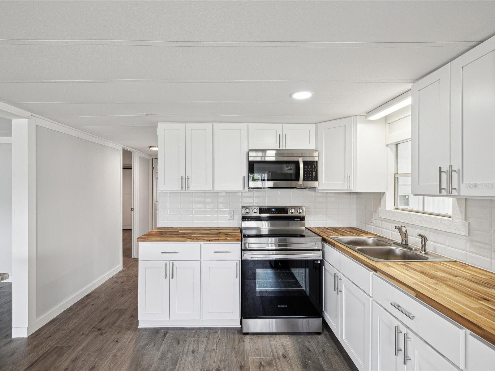 Image 11 of 66 For 14200 Sandhurst Street