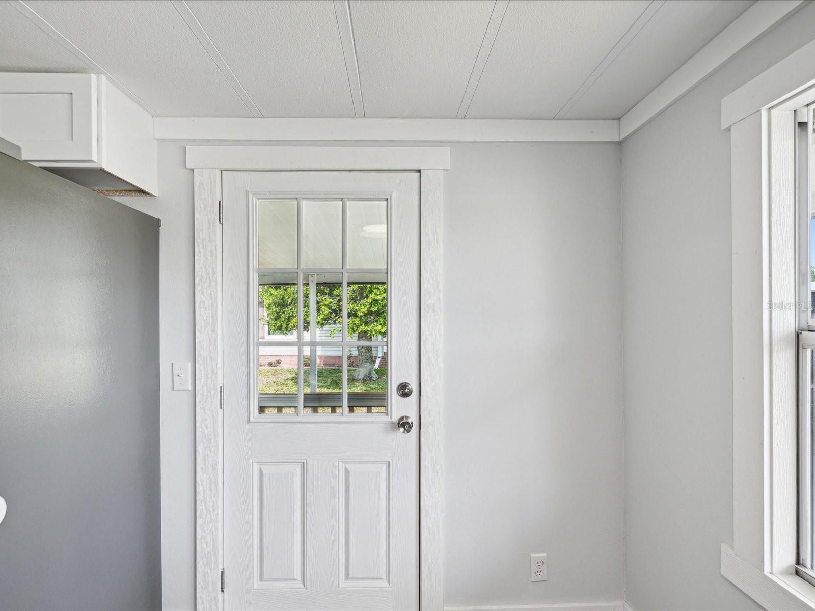 Image 18 of 66 For 14200 Sandhurst Street
